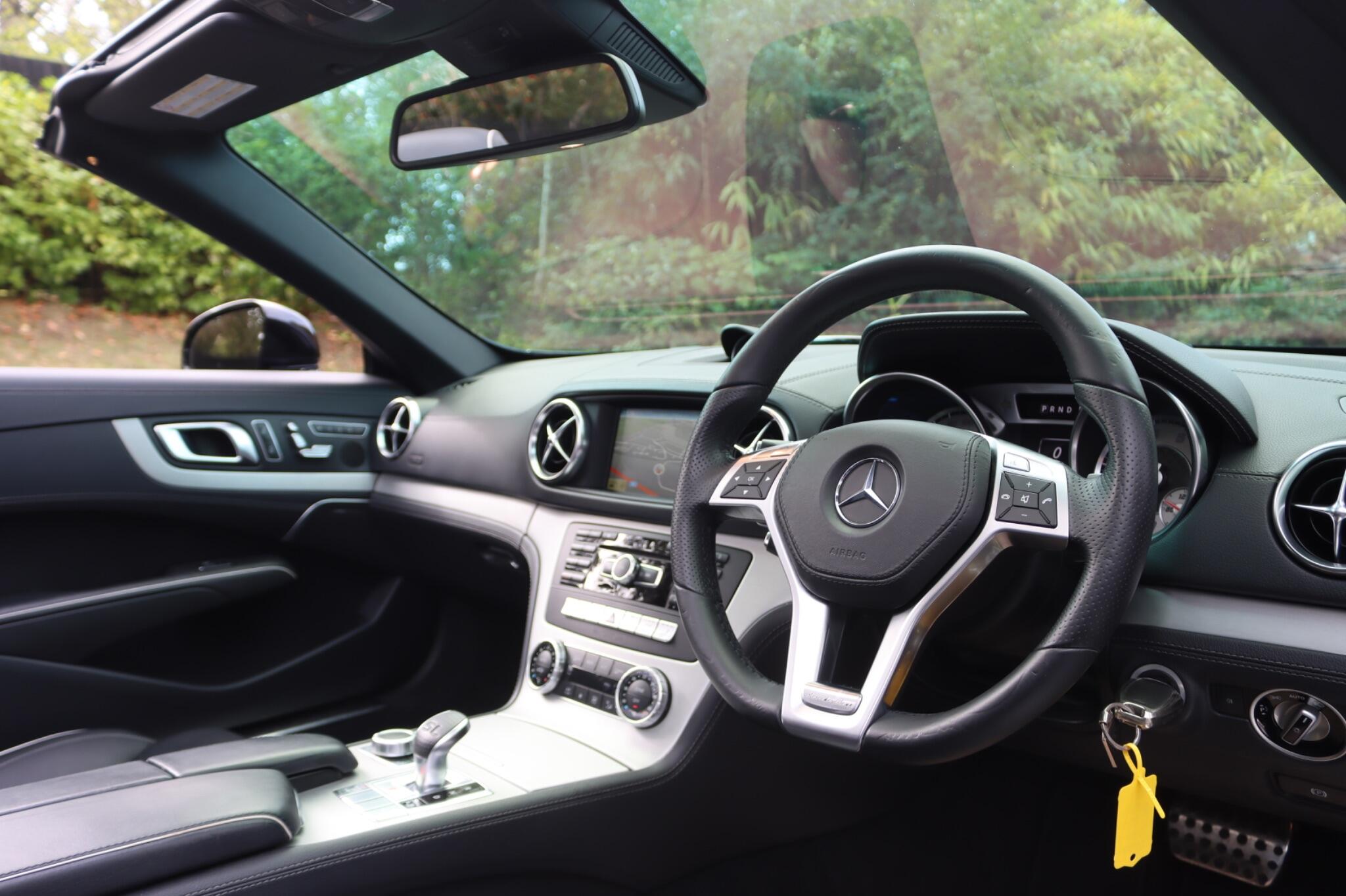Mercedes-Benz SL view 39