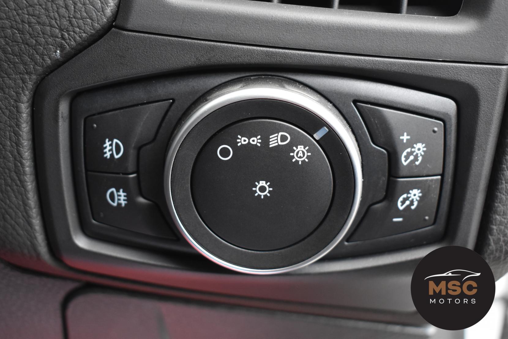 Ford Focus view 39