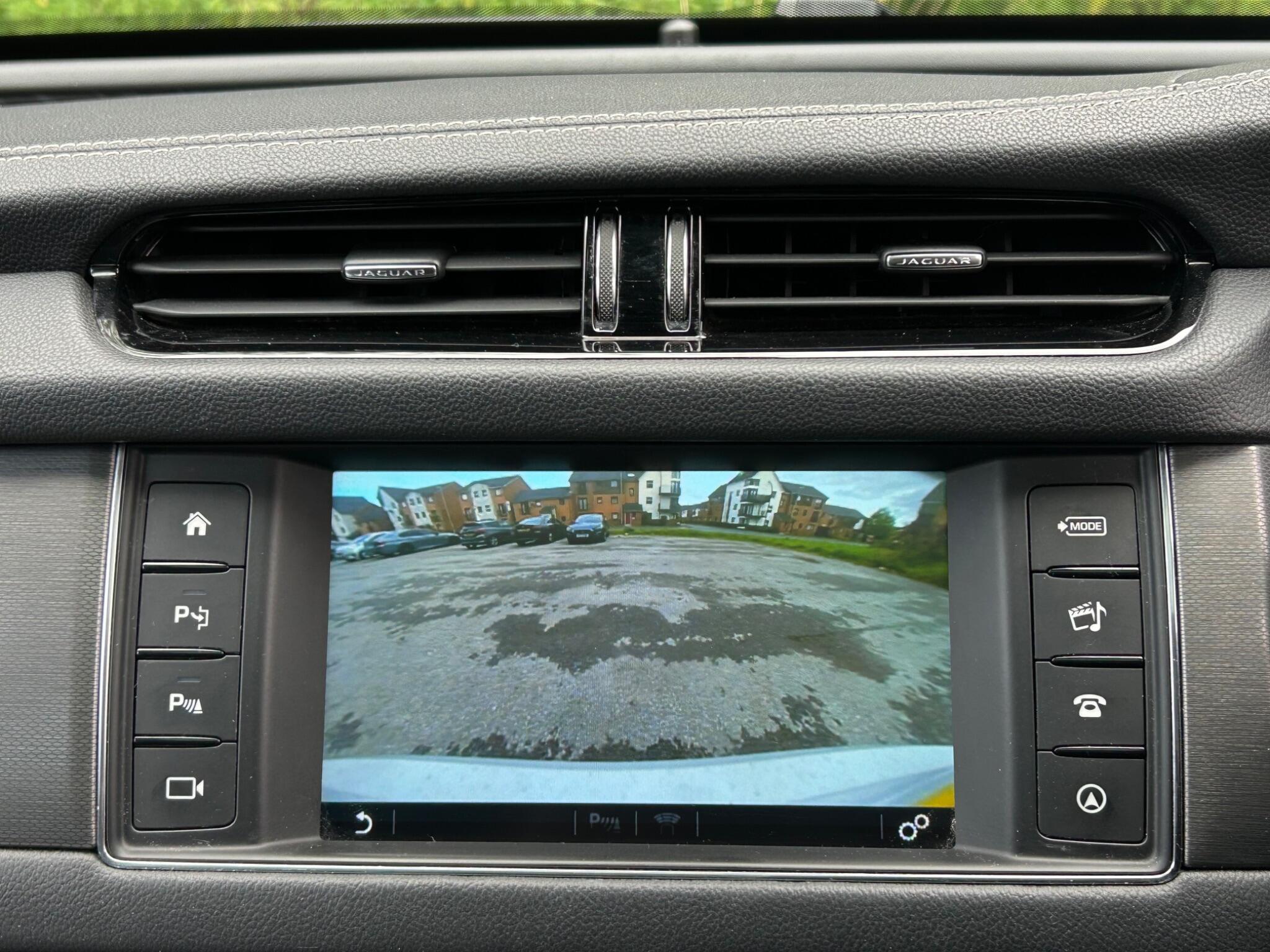 Jaguar XF view 39