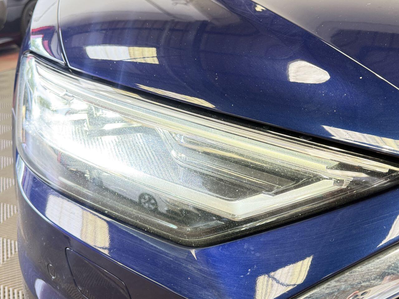 Audi A8 view 26