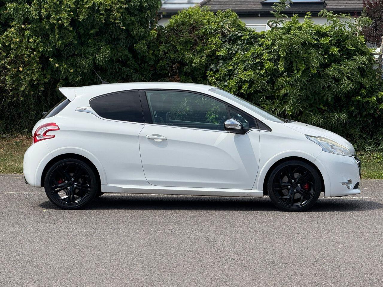 Peugeot 208 view 3