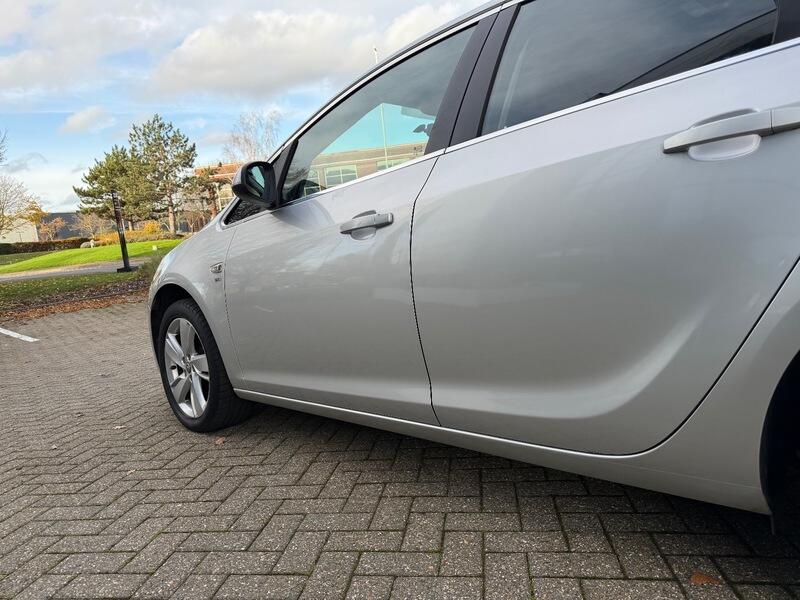 2015 Vauxhall Astra 1.4i SRi Euro 6 5dr • 24,139 miles image 3