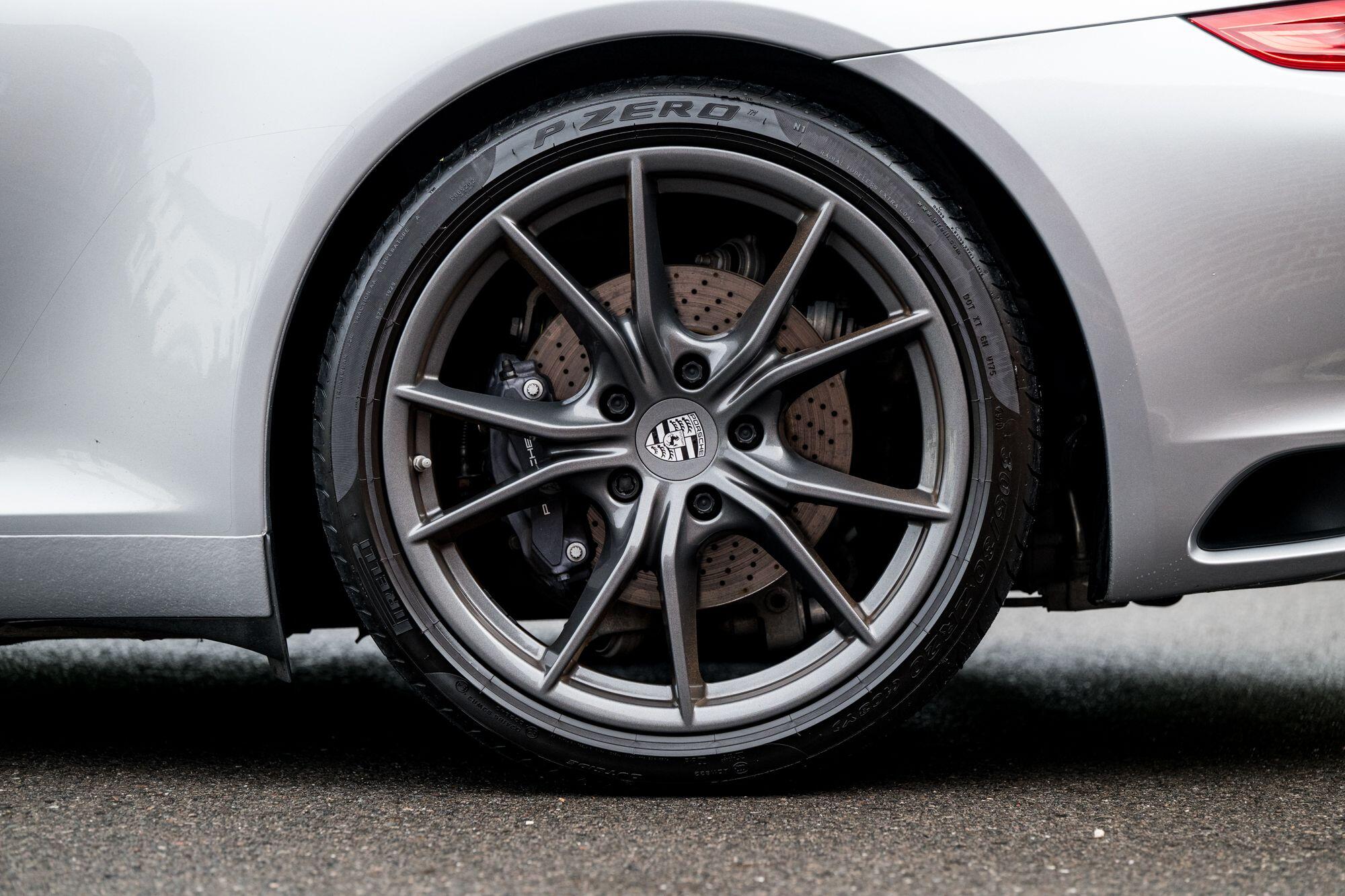 Porsche 911 view 28
