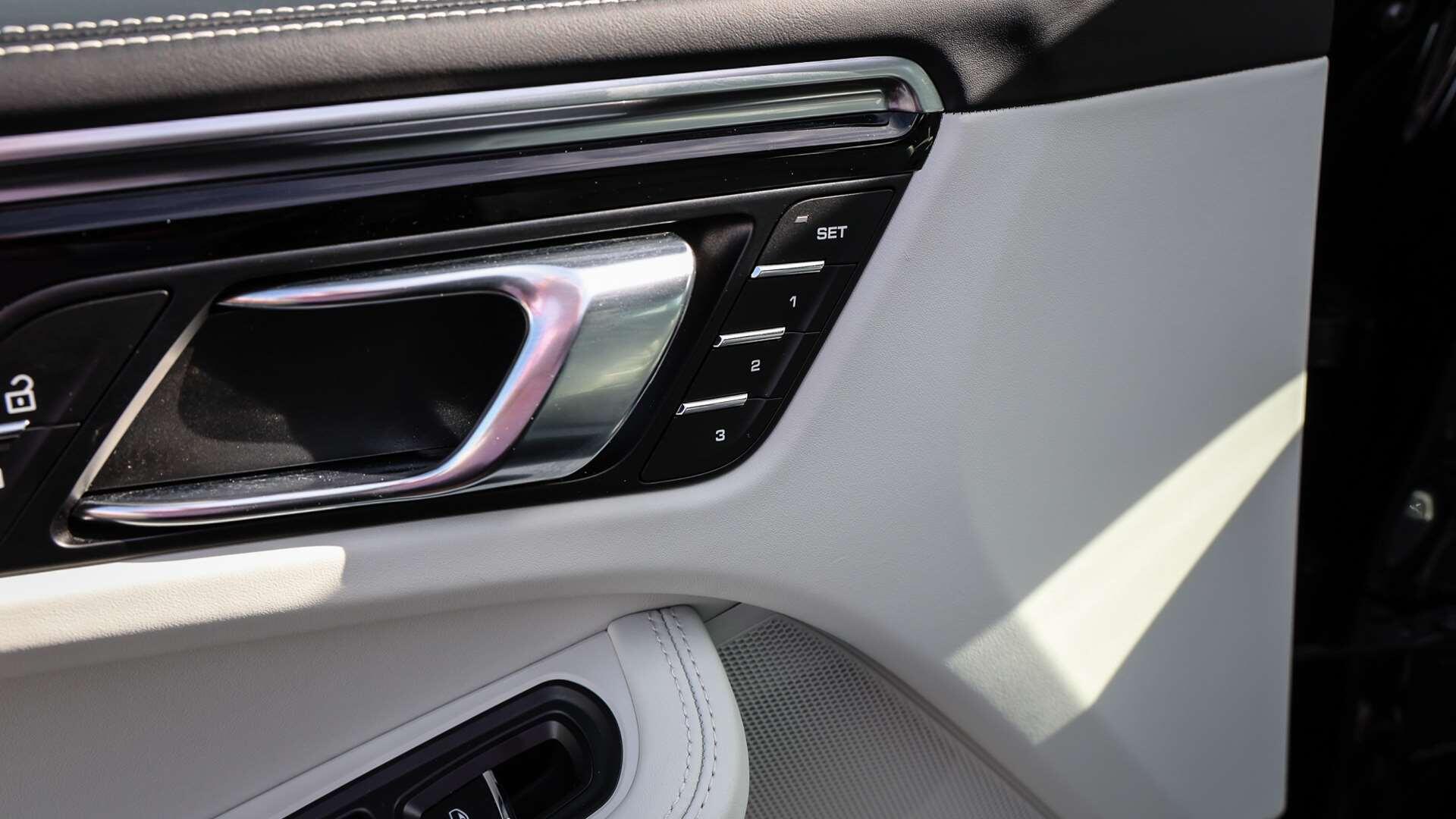 Porsche Macan view 24