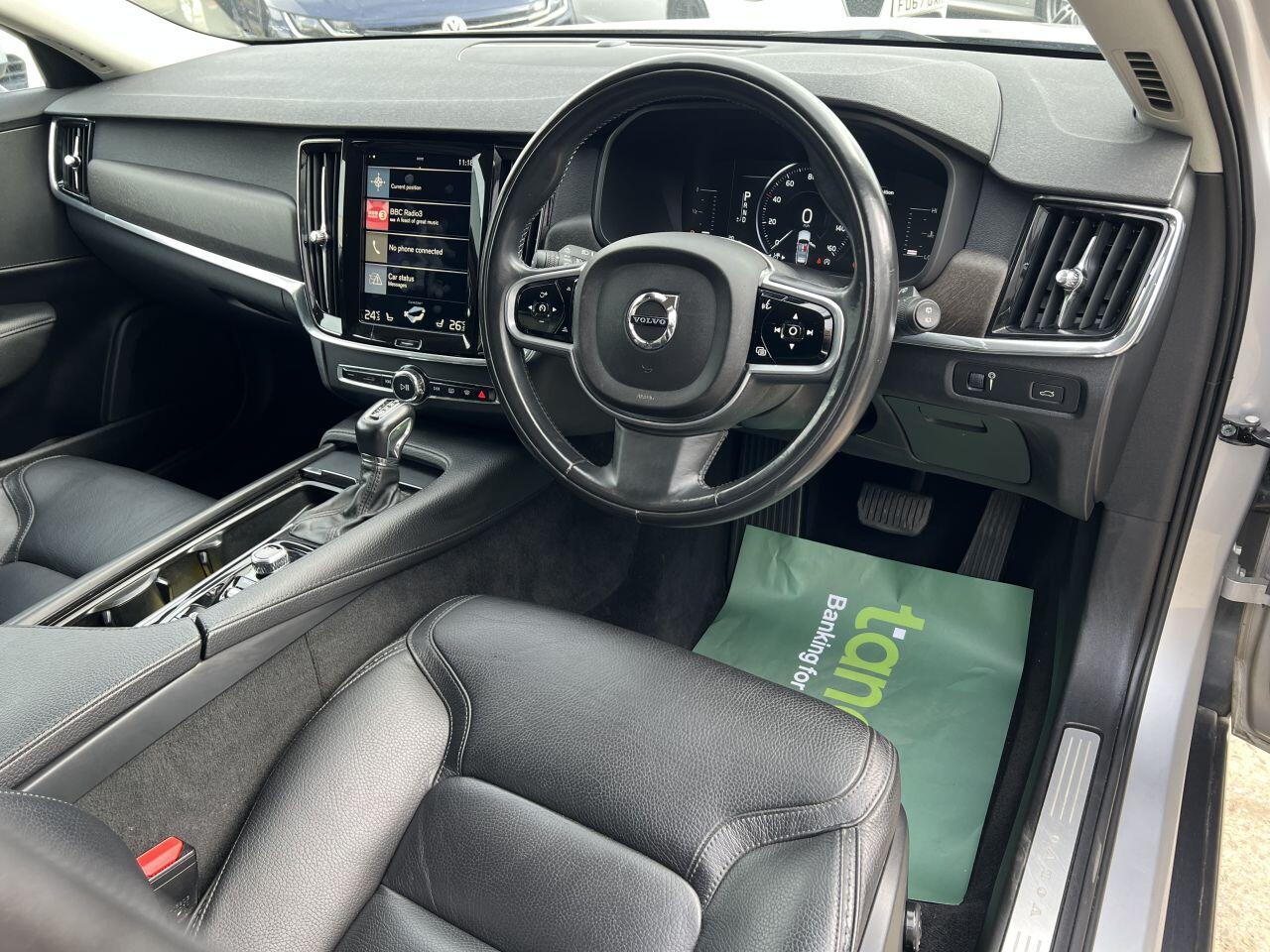 Volvo V90 Cross Country view 16