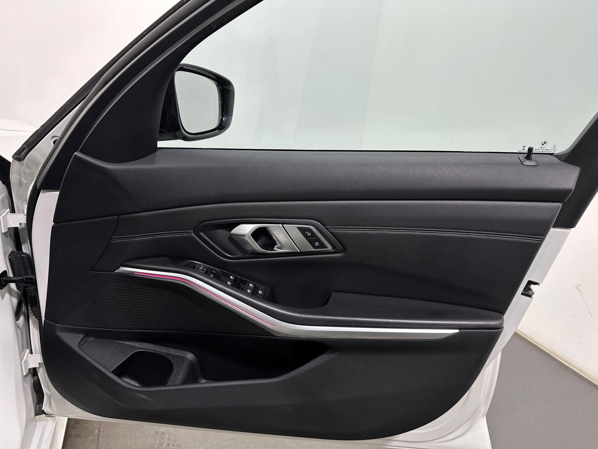 BMW 3 Series view 34