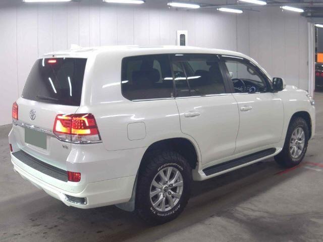 Toyota Land Cruiser view 5