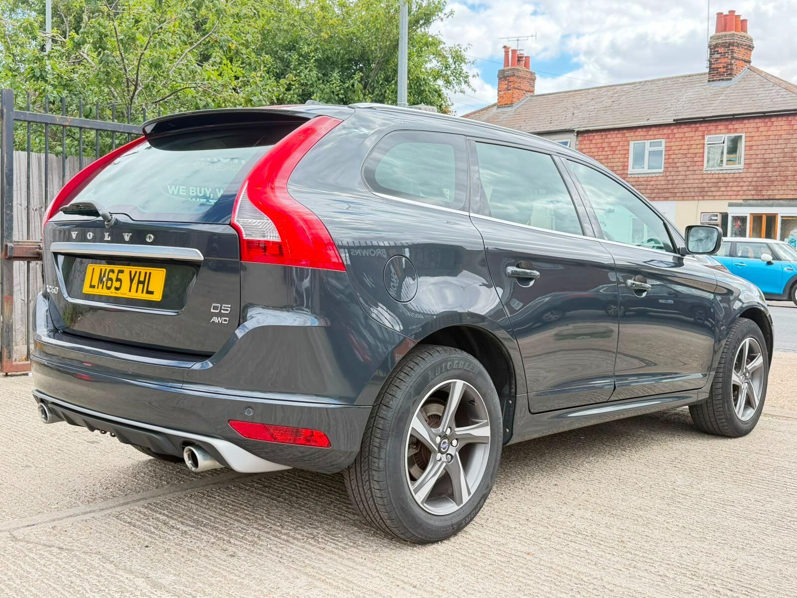 Volvo XC60 view 8