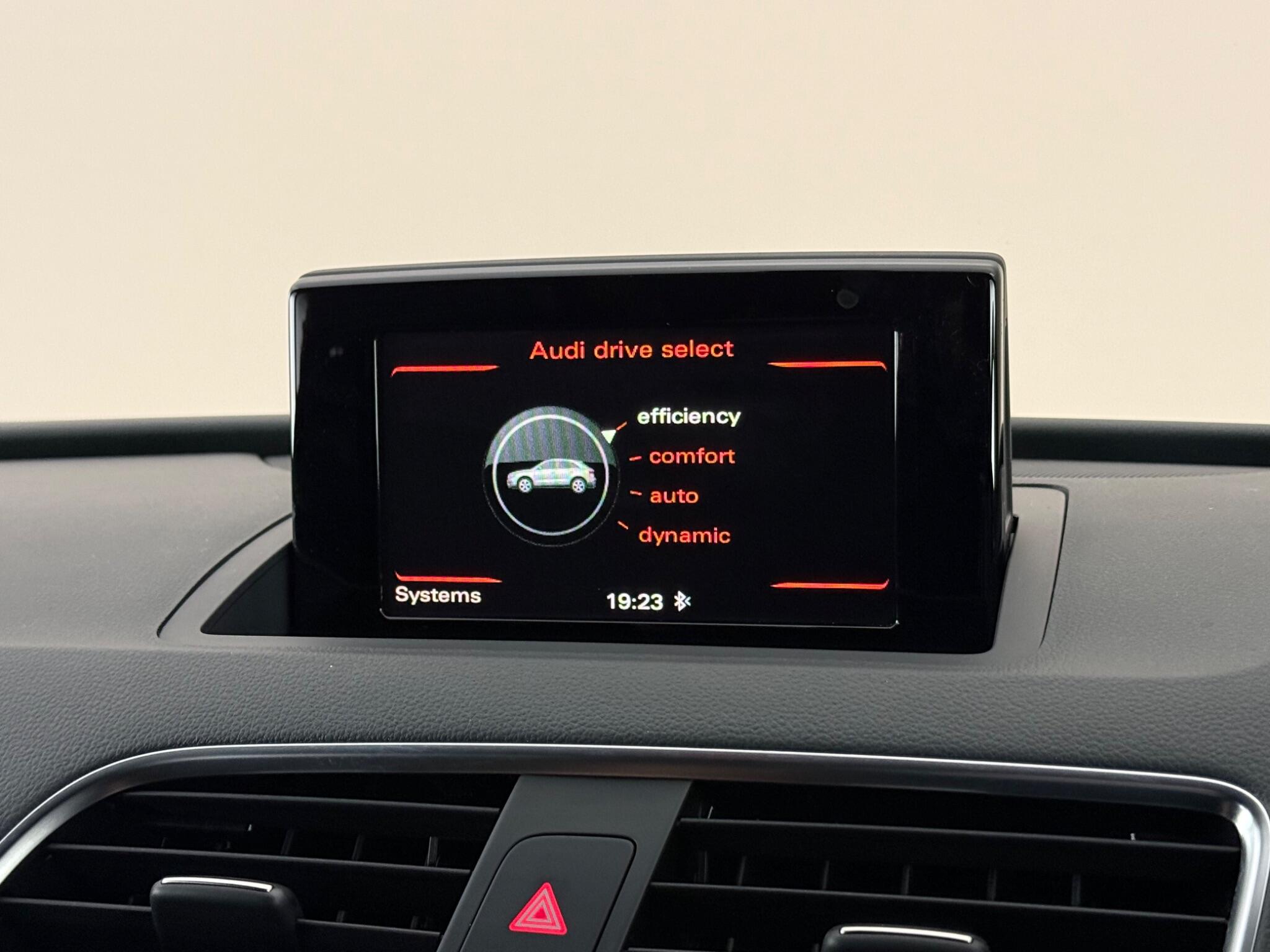 Audi Q3 view 24