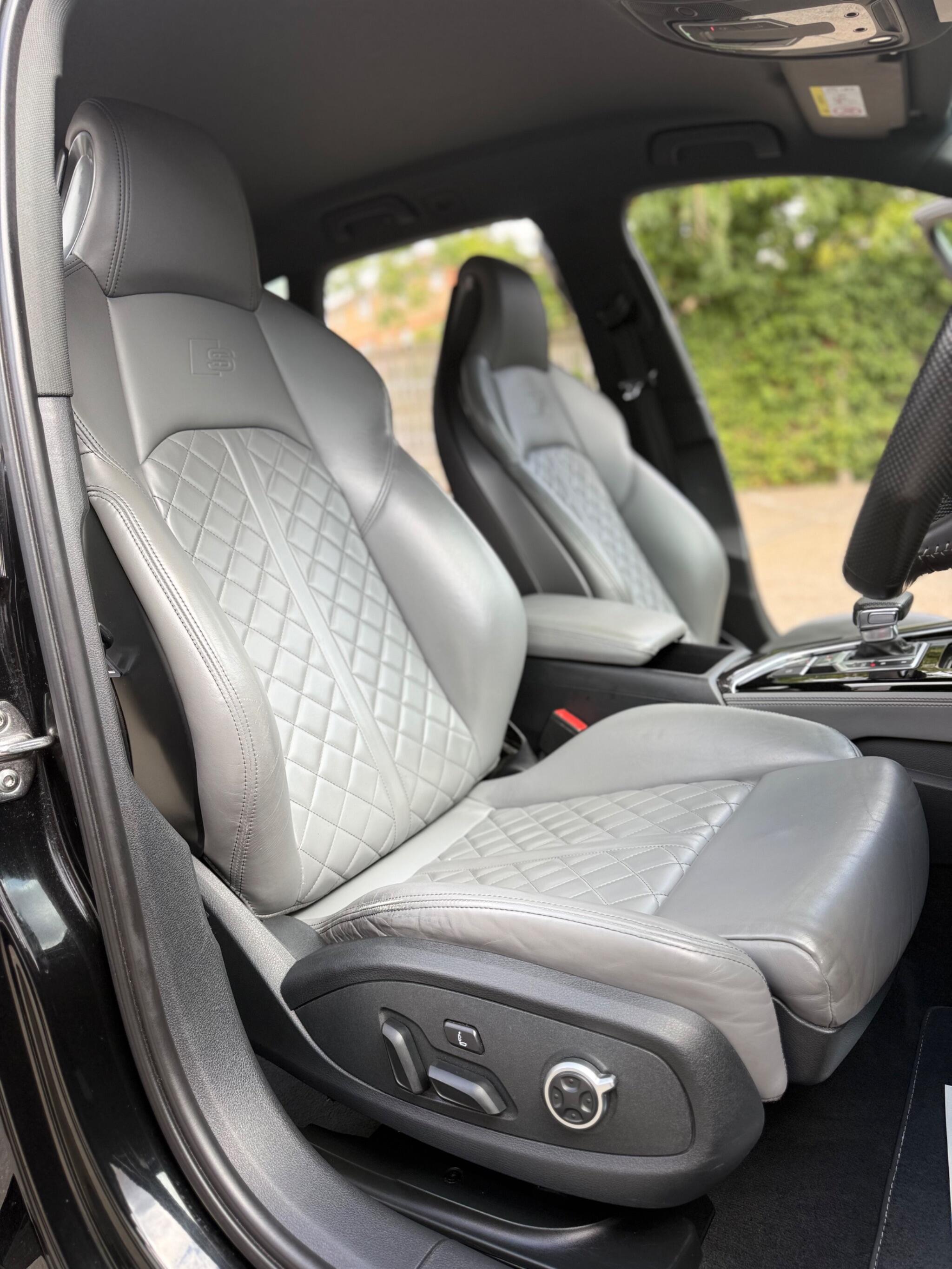 Audi S4 view 13