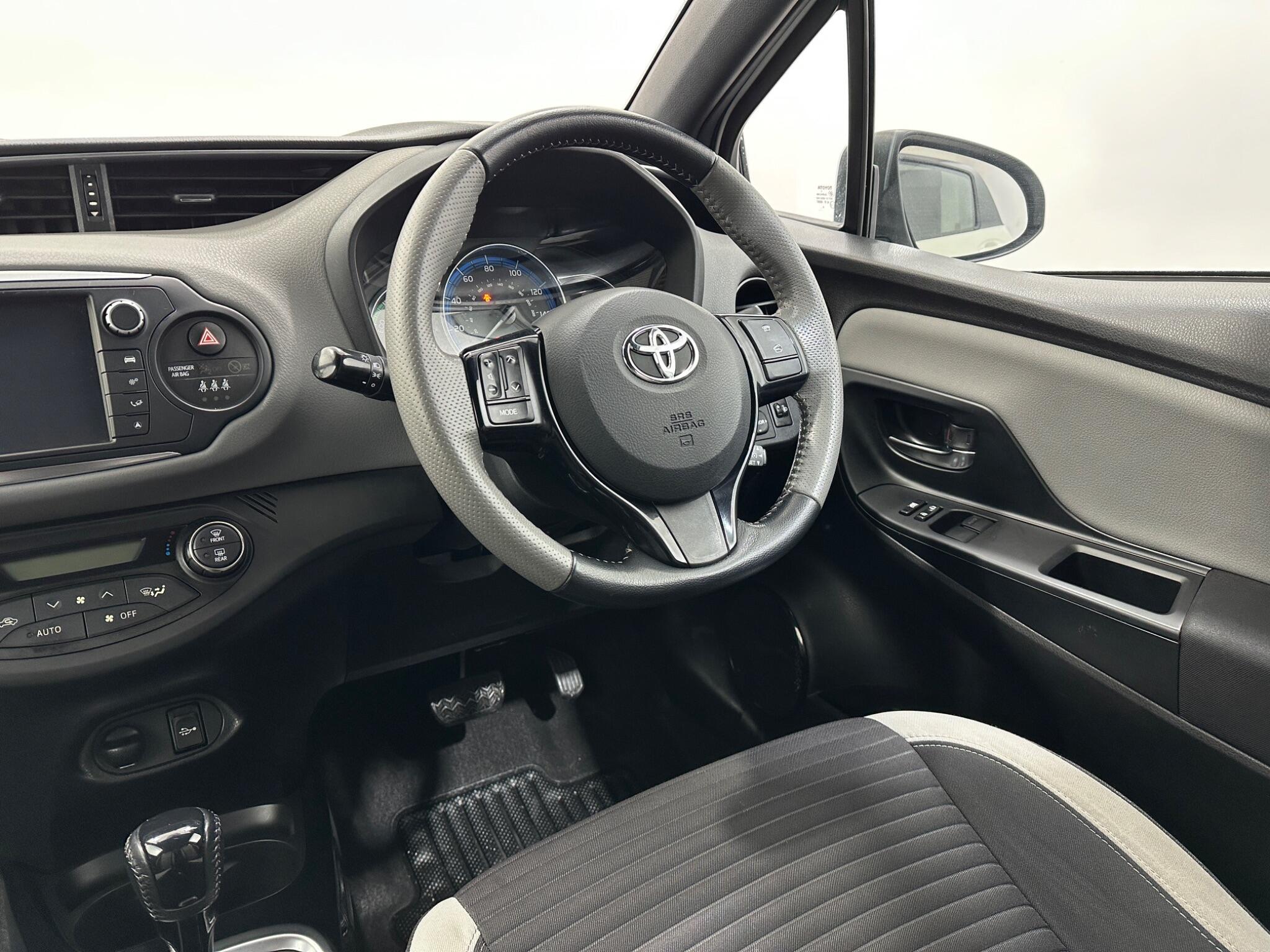 Toyota Yaris view 12