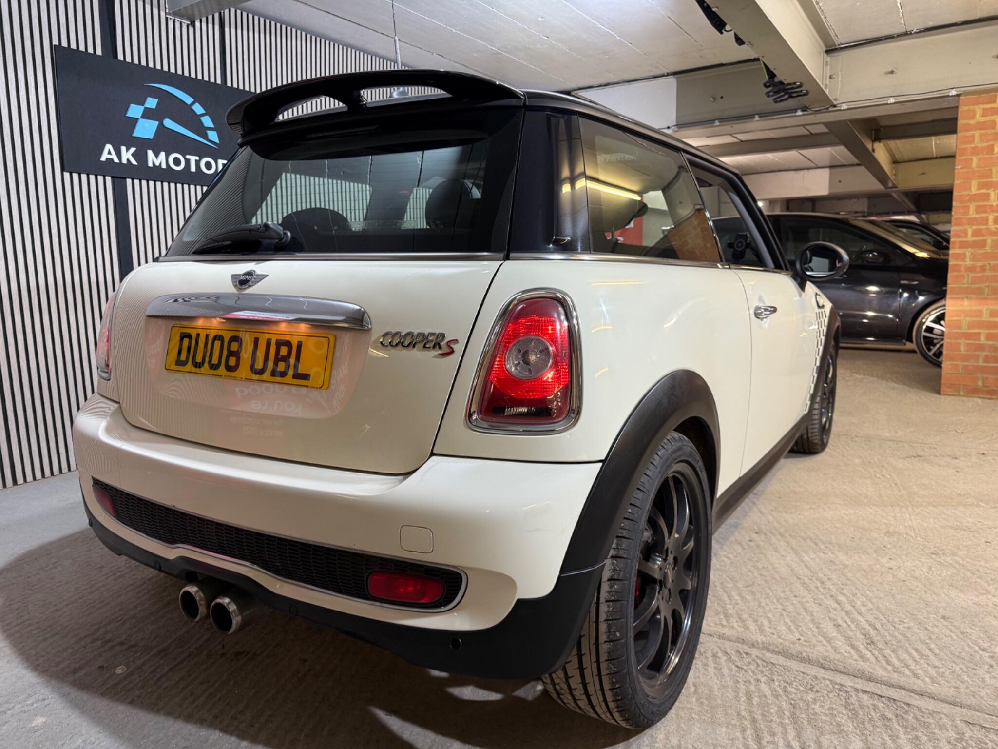 2008 MINI Hatch image 15