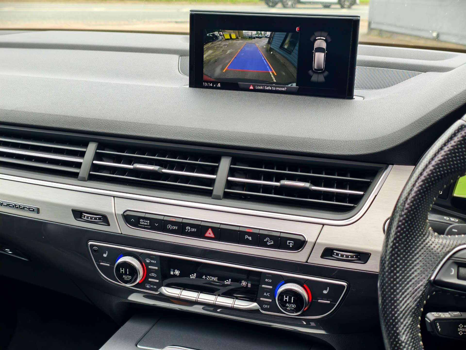 Audi Q7 view 38