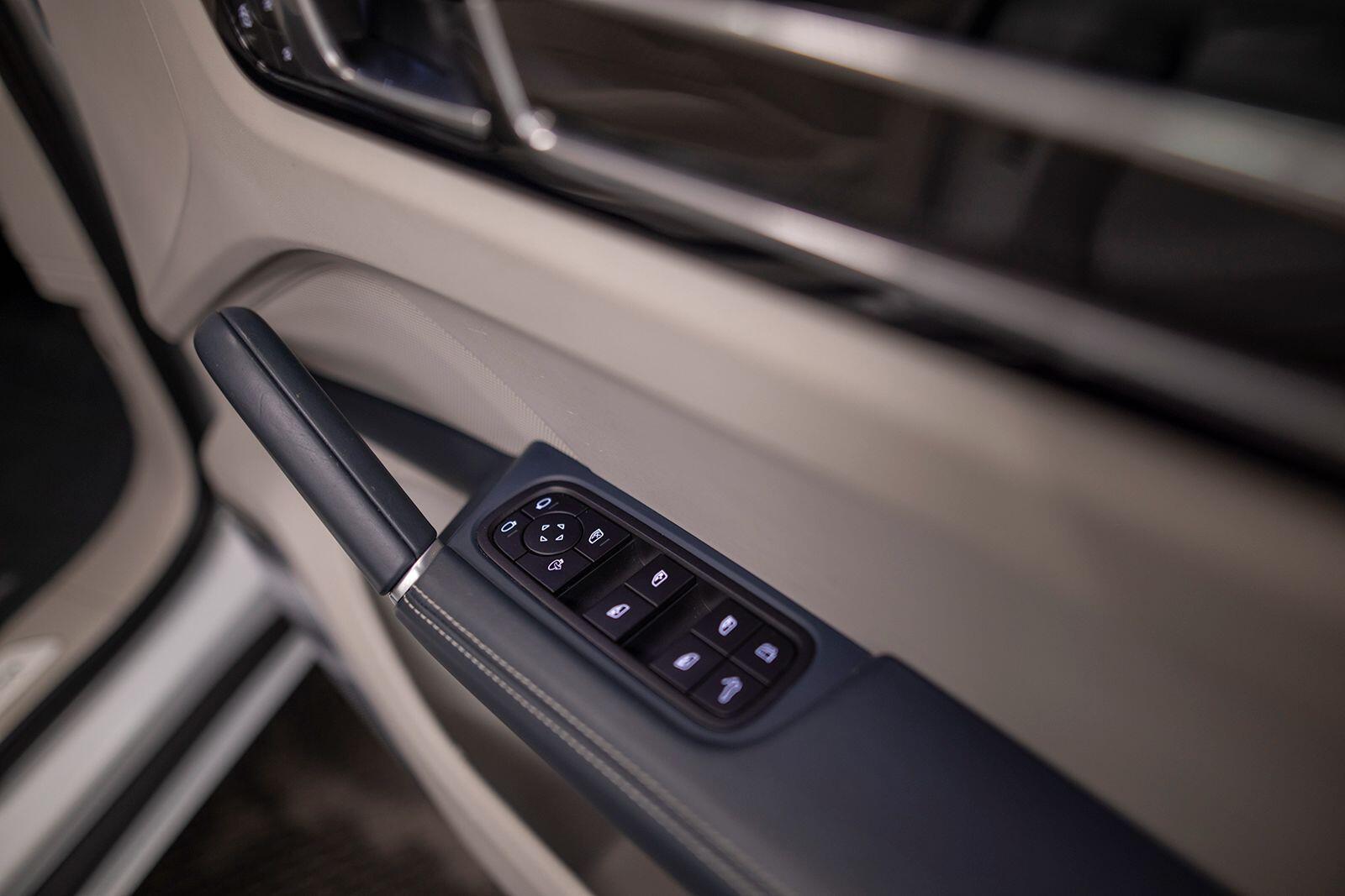 Porsche Cayenne view 22
