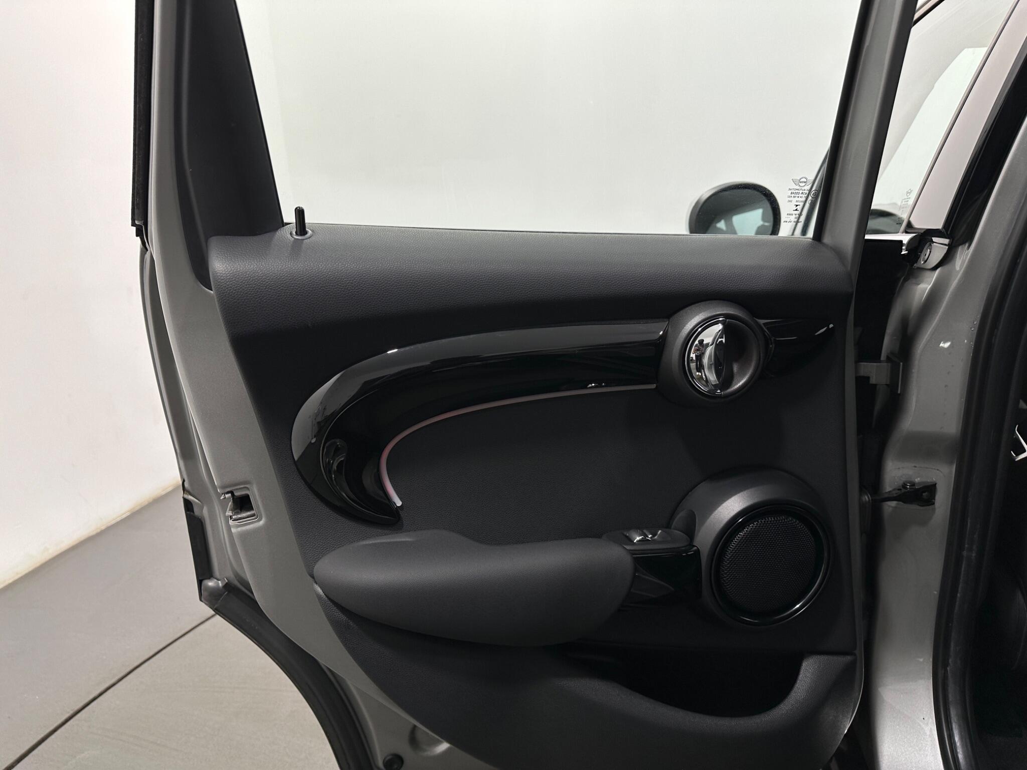 Mini Cooper view 40