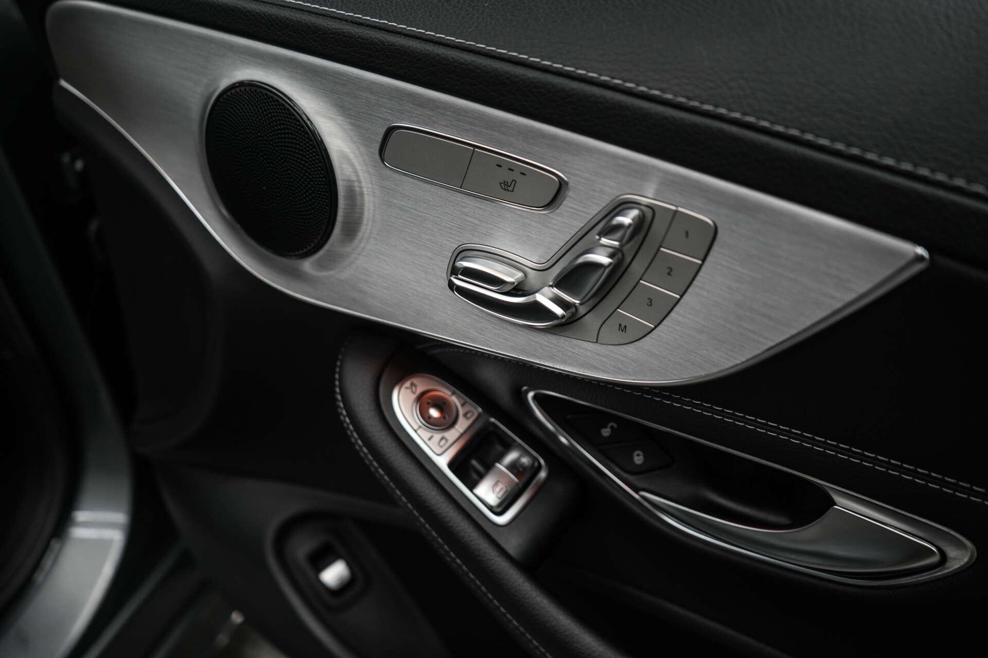 Mercedes-Benz C-Class view 20