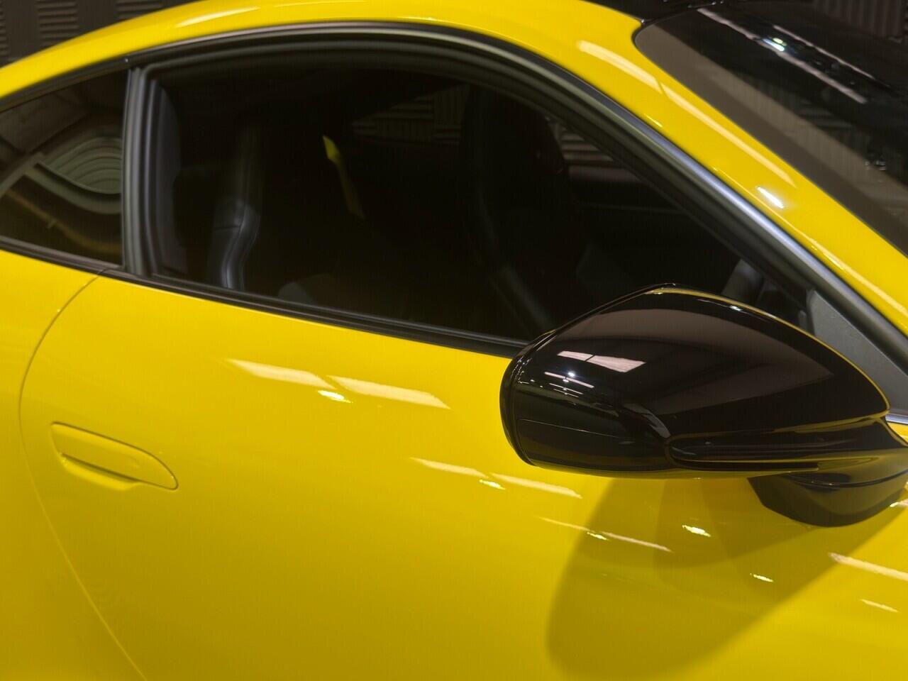 Porsche 911 view 9