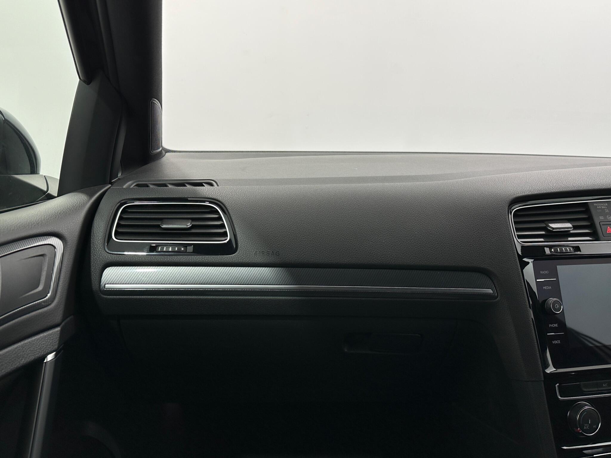 Volkswagen Golf view 30