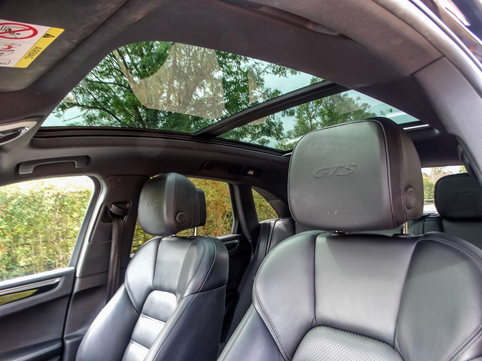 Porsche Macan view 12
