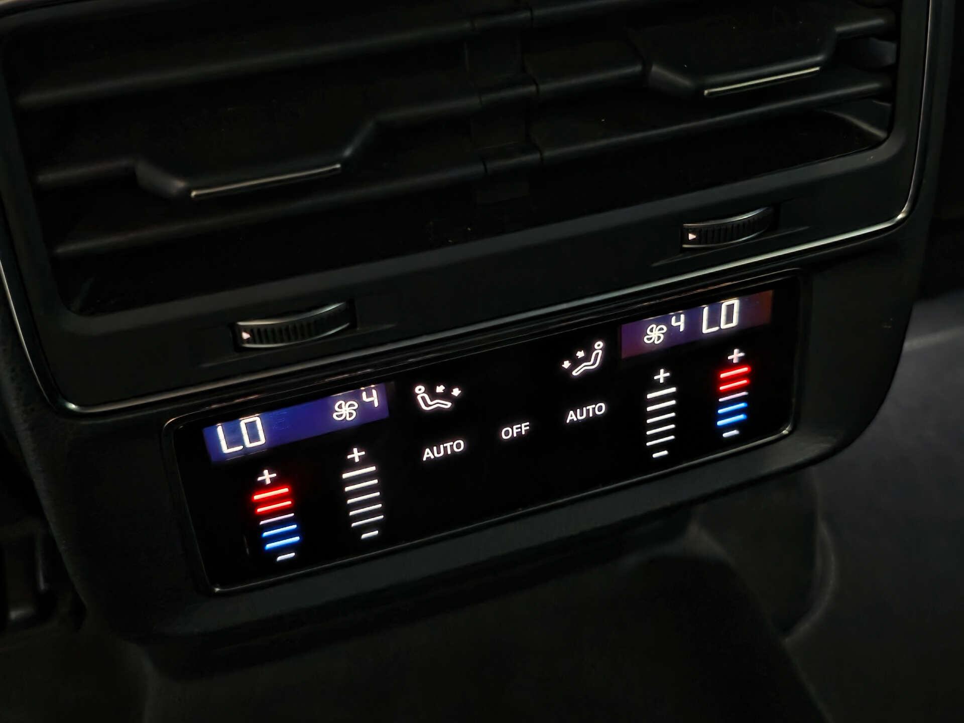 Audi Q8 view 44