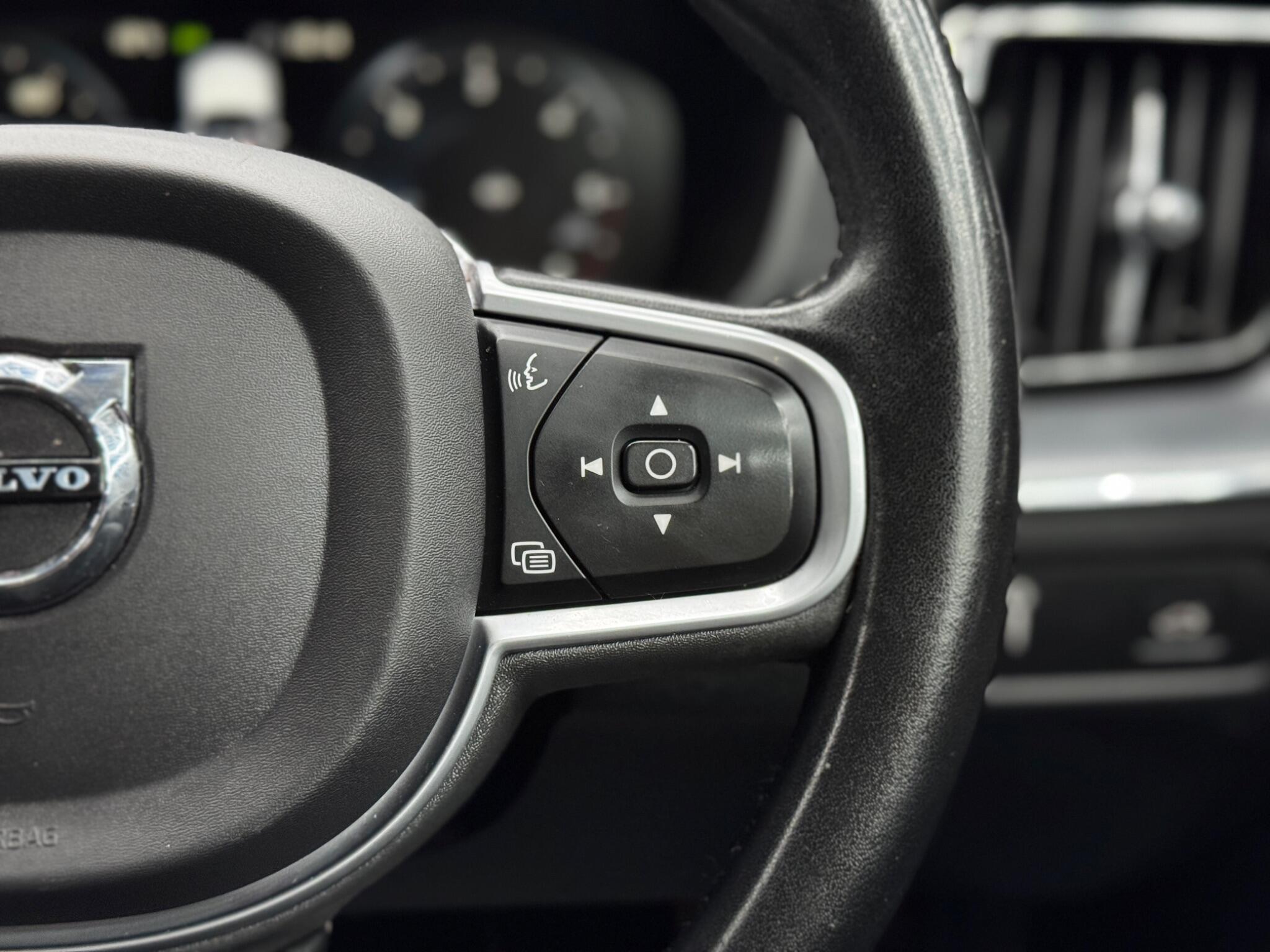 Volvo XC60 view 21