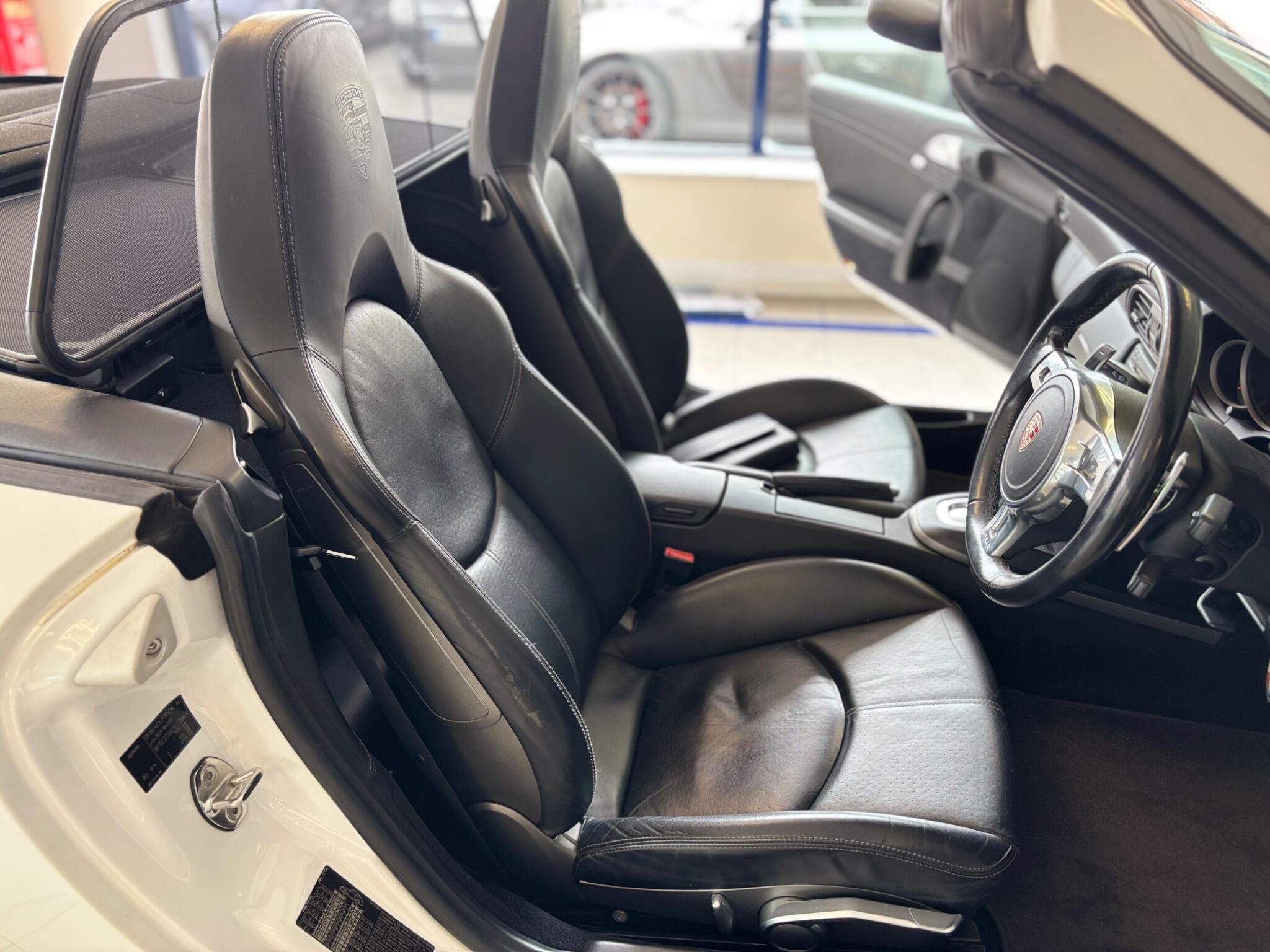 Porsche 911 view 15