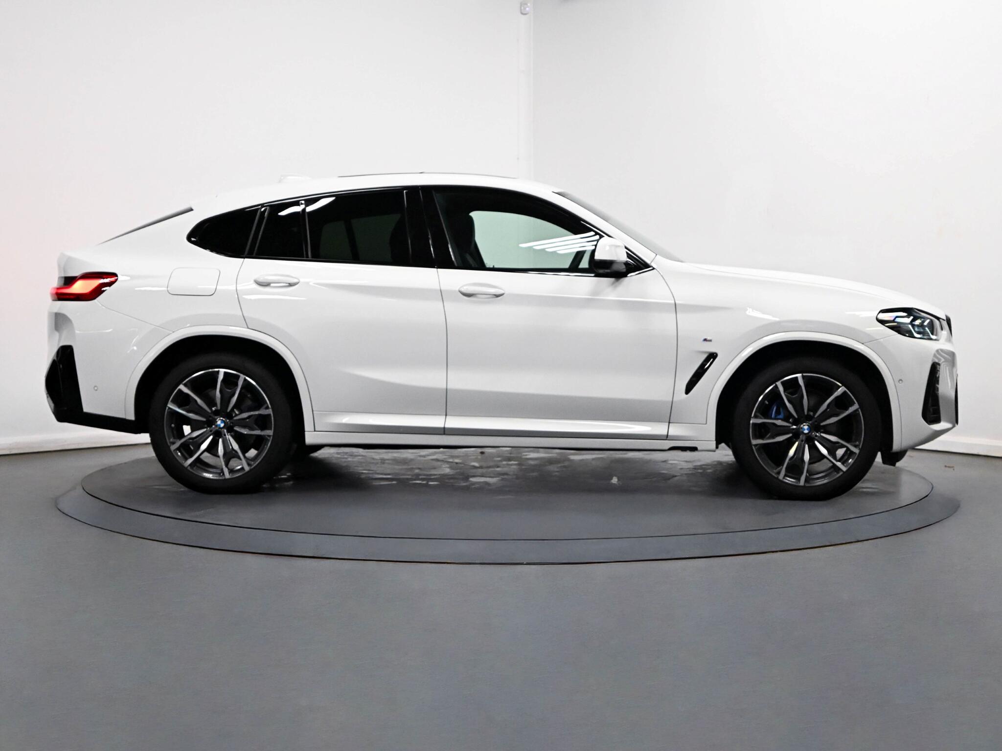 BMW X4 view 22