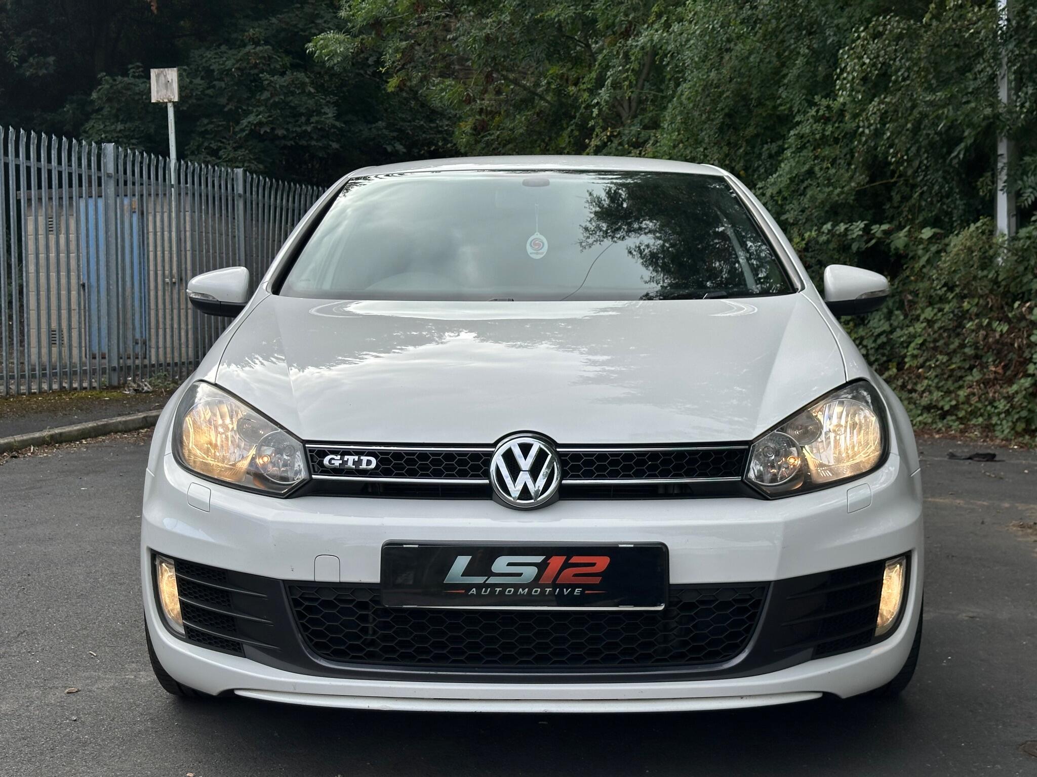 Volkswagen Golf view 2