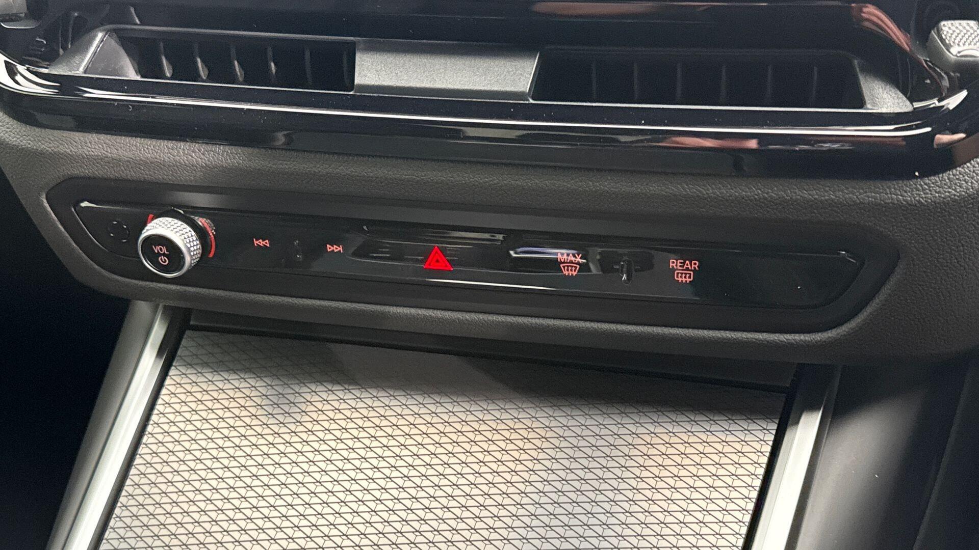 BMW 3 Series view 24