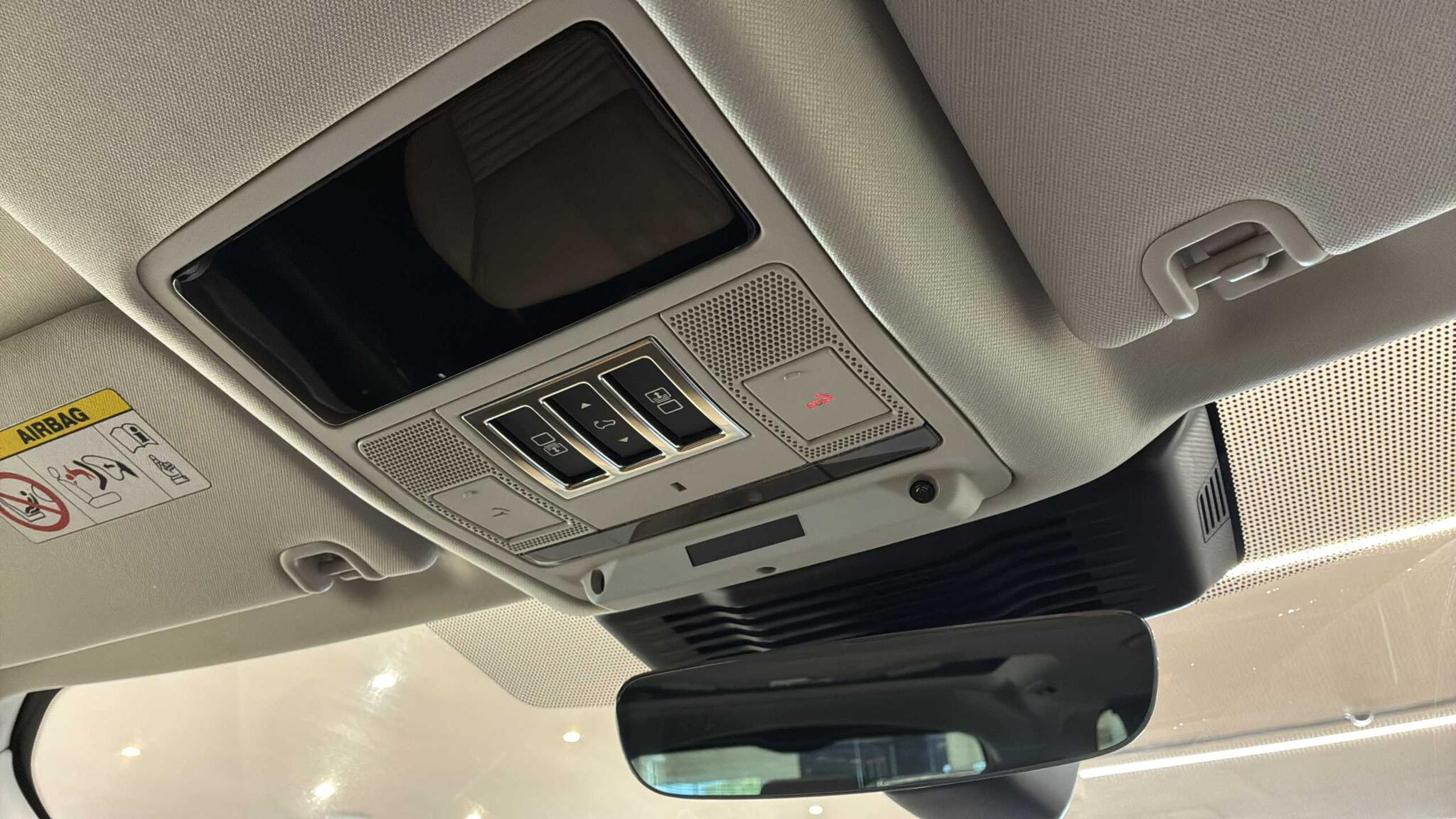 Land Rover Discovery view 35