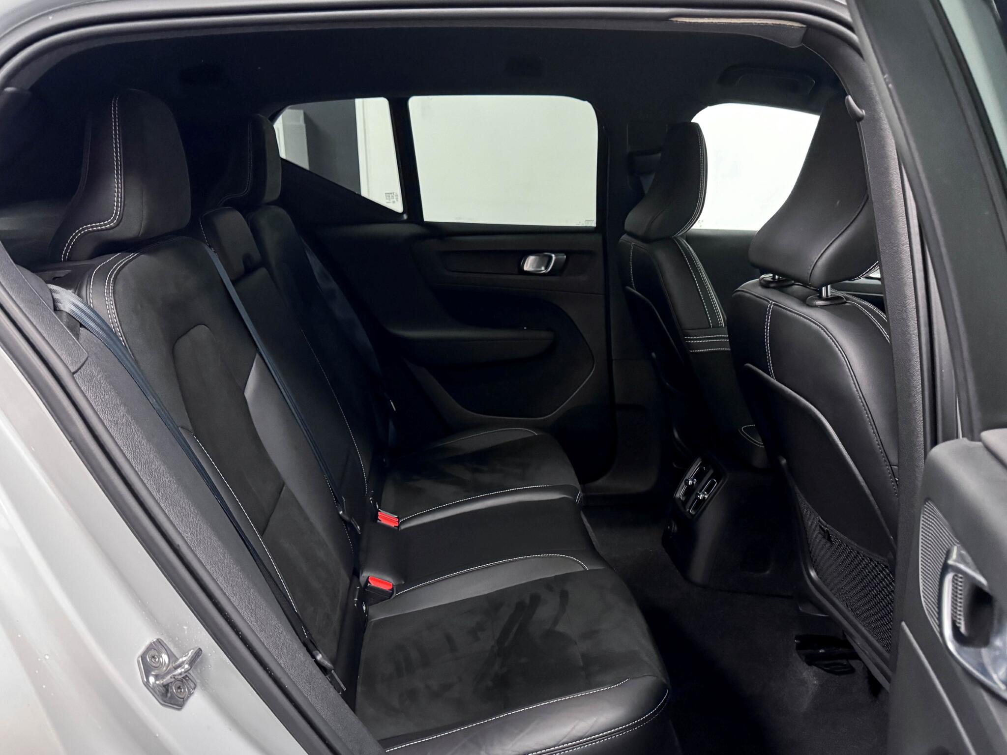 Volvo XC40 view 11
