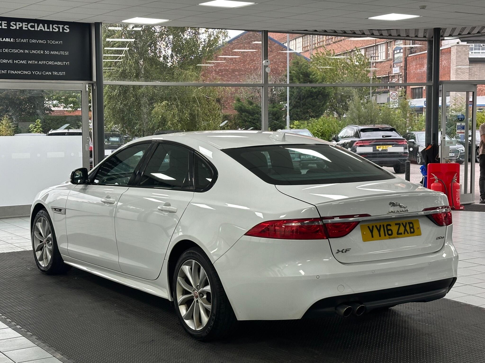 Jaguar XF view 9