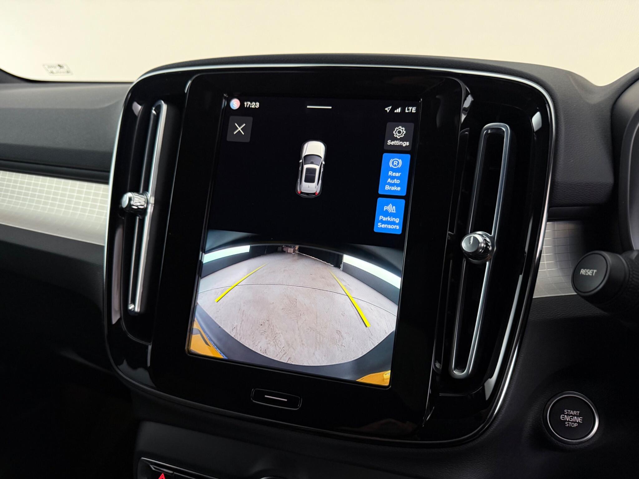 Volvo XC40 view 28