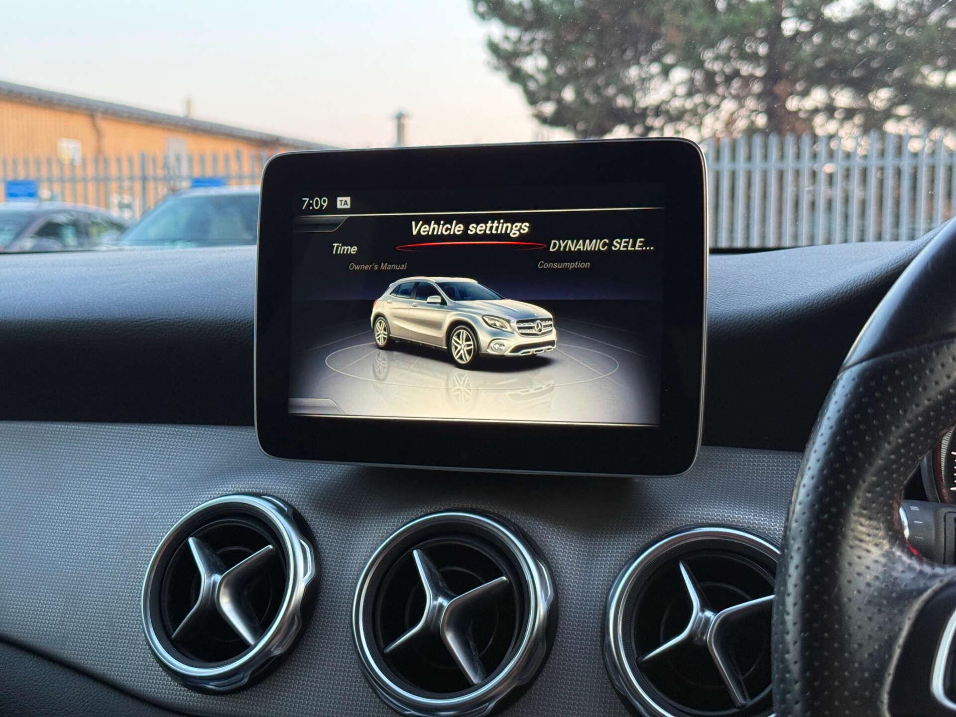 Mercedes-Benz Gla view 67