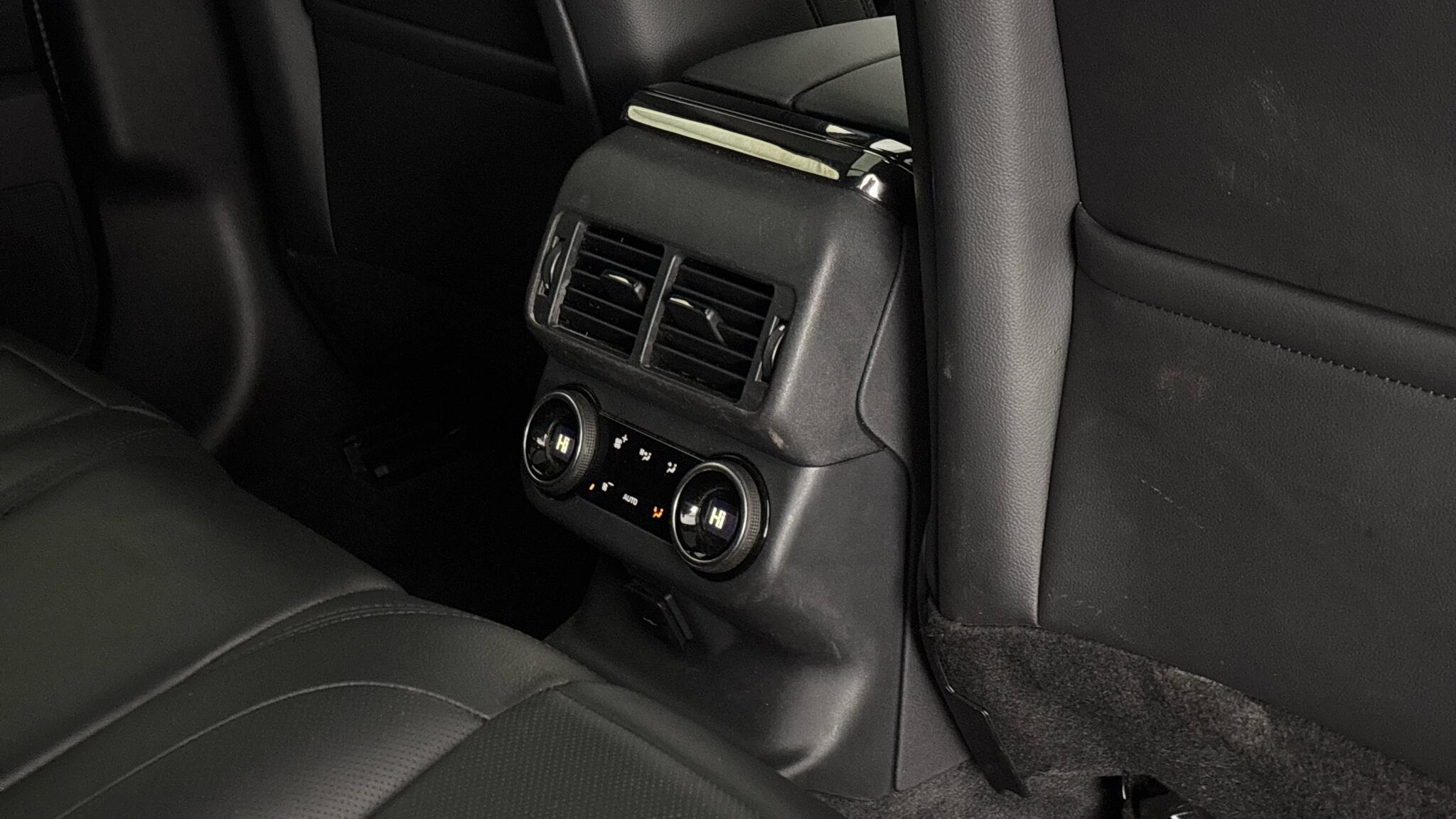 Land Rover Range Rover Velar view 18