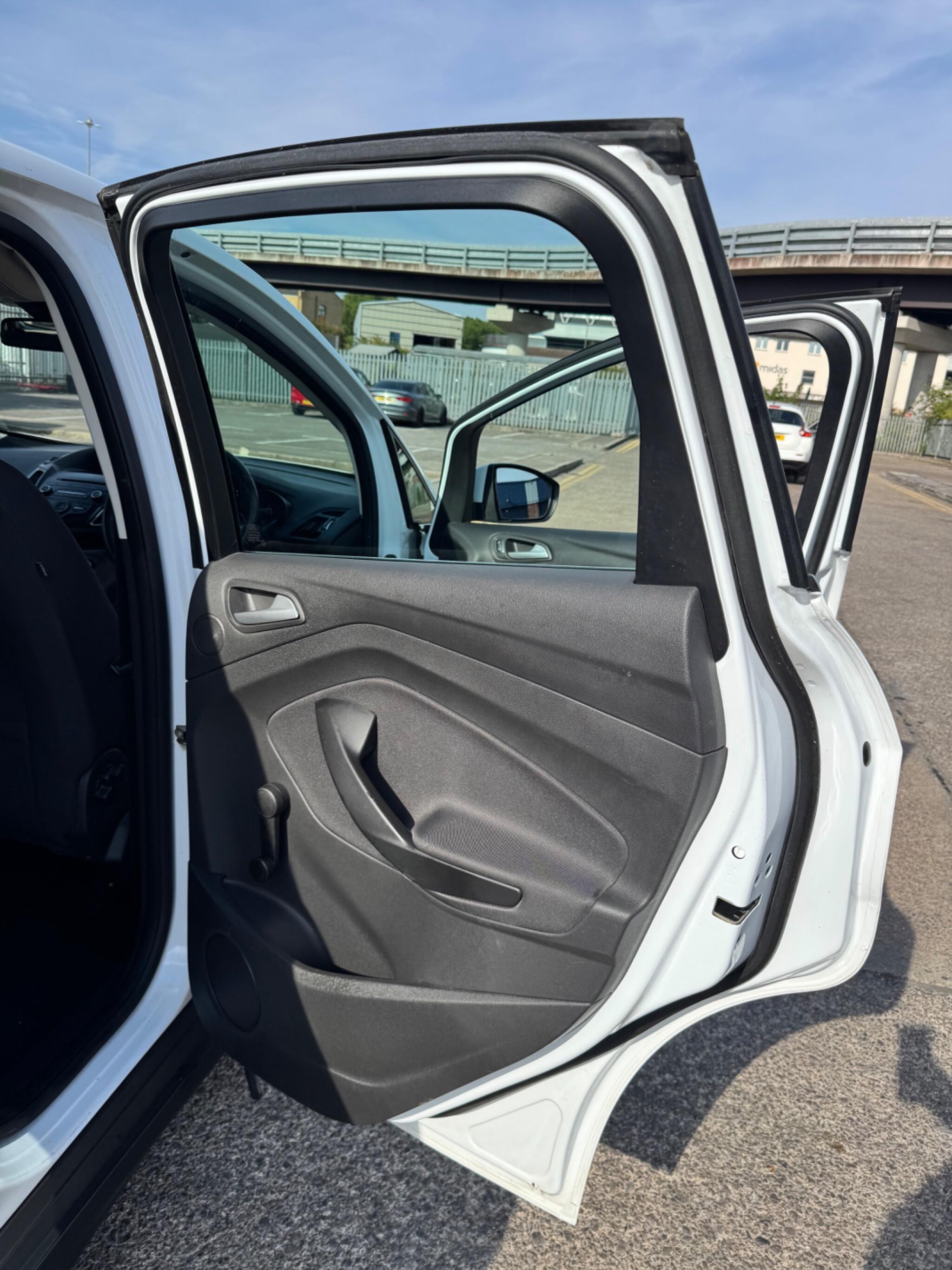 Ford C-Max view 35