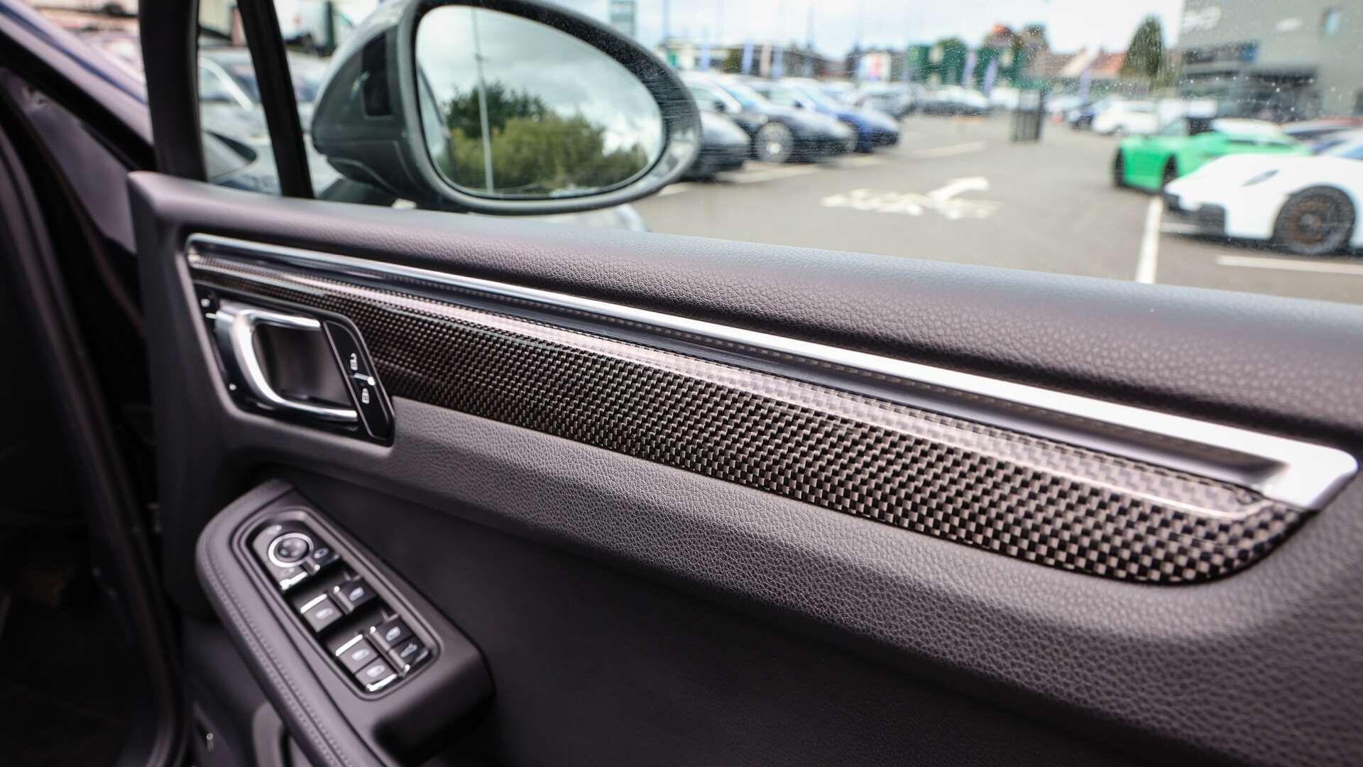 Porsche Macan view 31