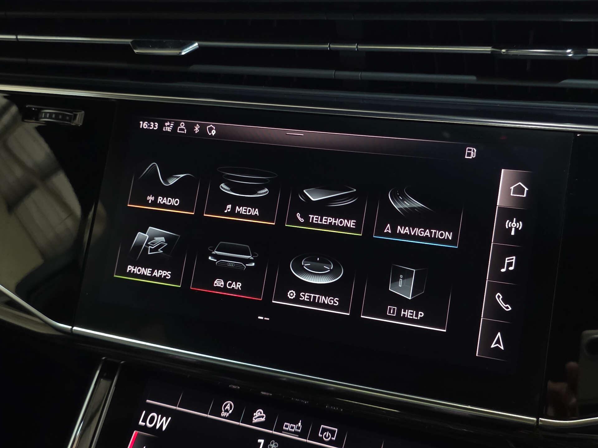 Audi Q7 view 29