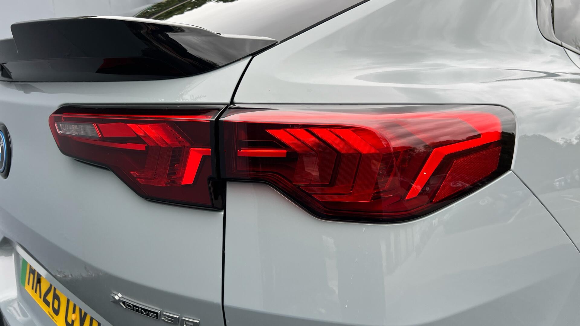 BMW Ix2 view 22