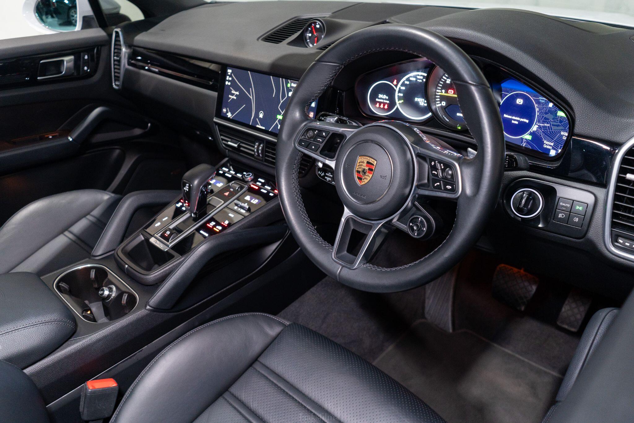 Porsche Cayenne view 11
