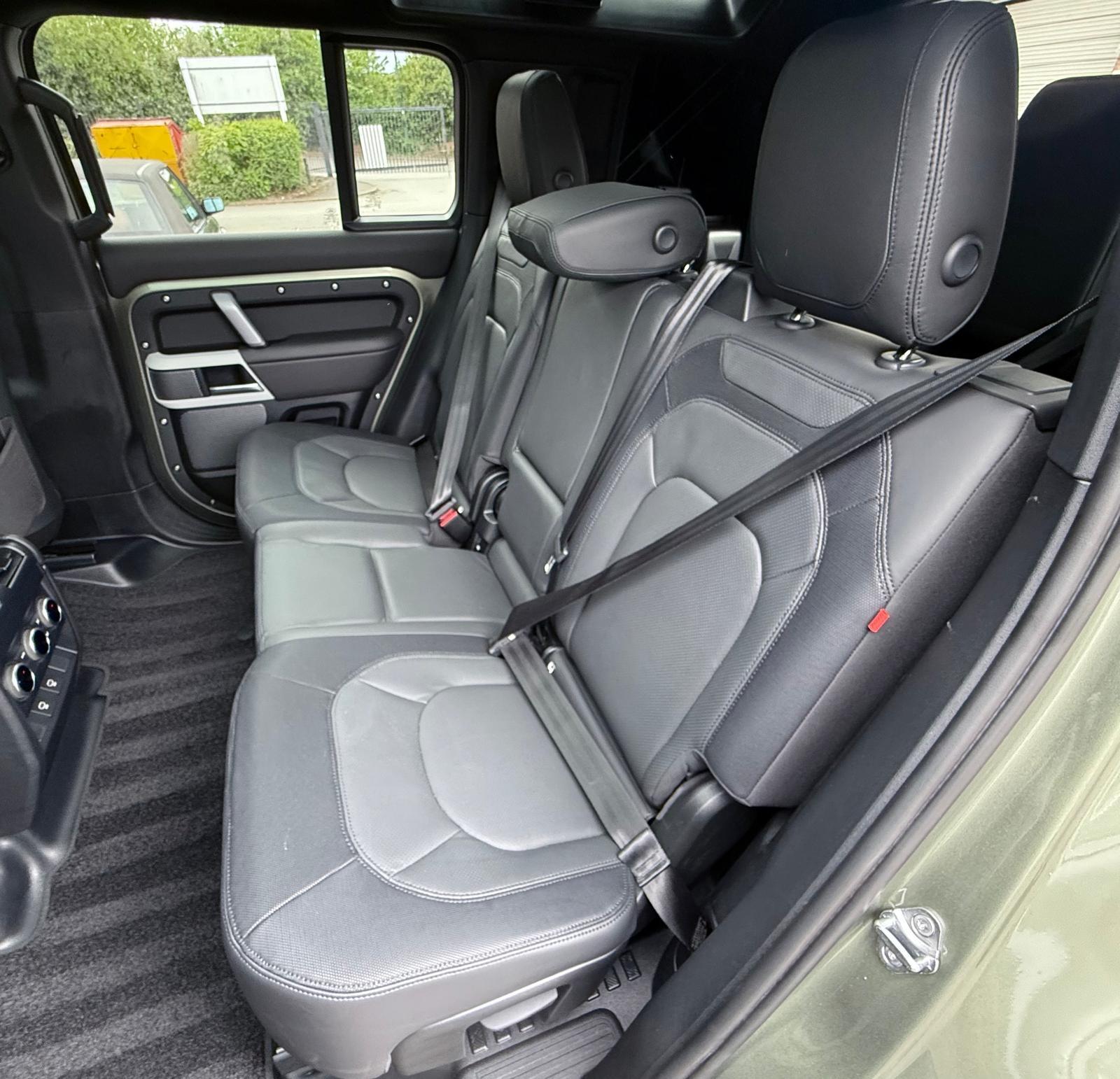 Land Rover Defender view 31