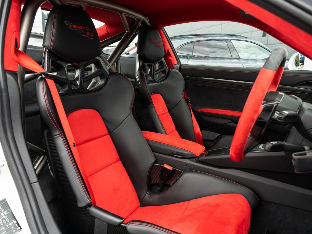 Porsche 911 view 5