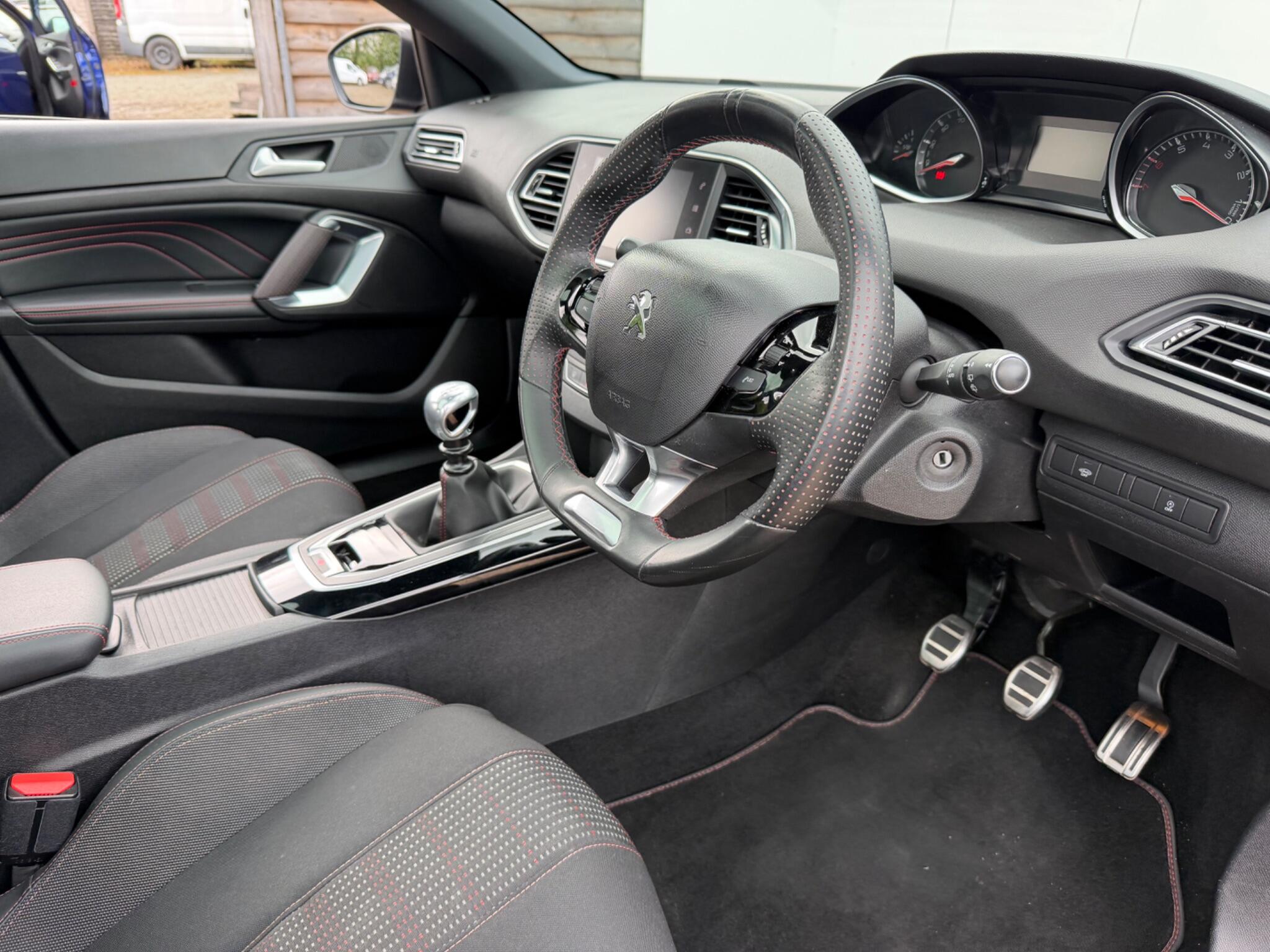 Peugeot 308 view 12