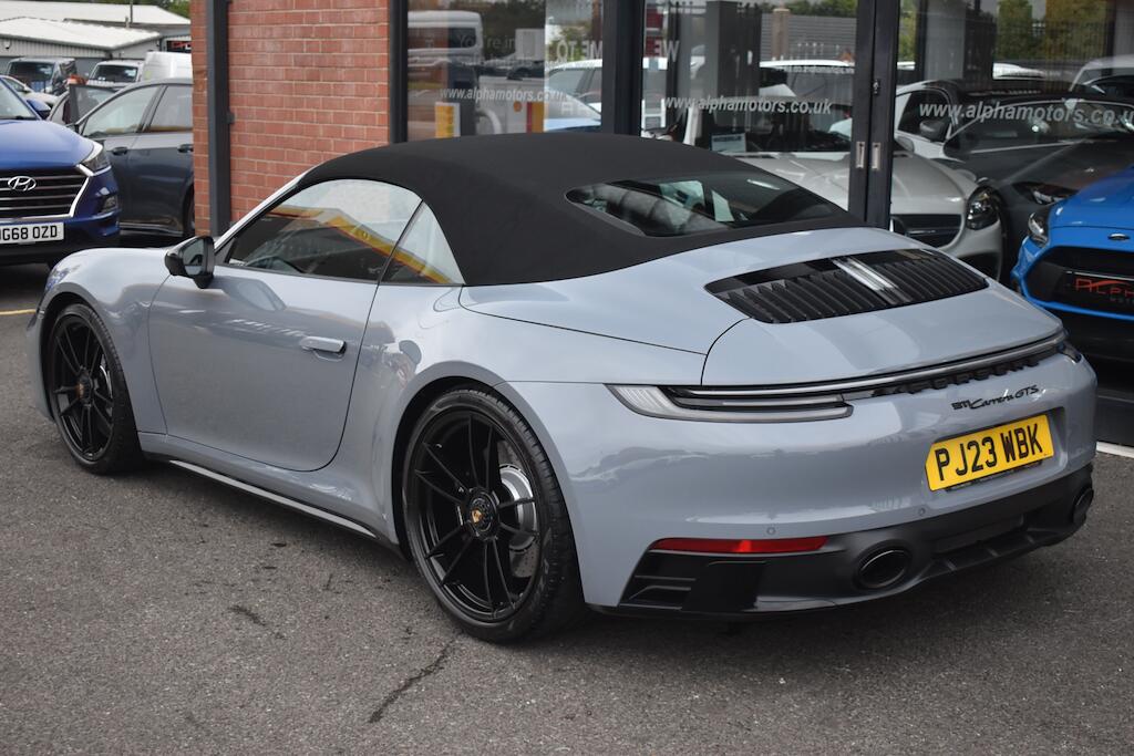 Porsche 911 view 21