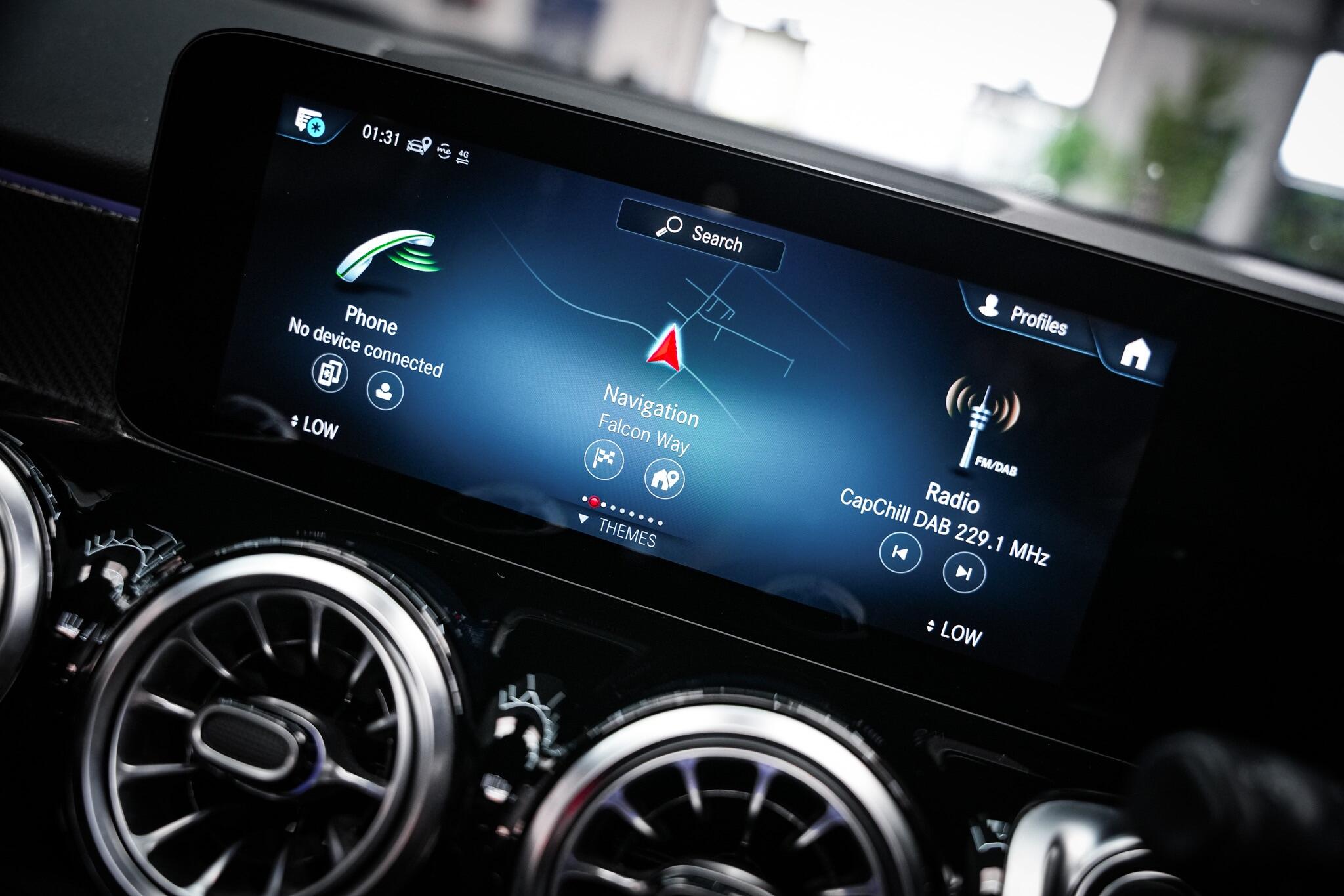 Mercedes-Benz GLB view 40