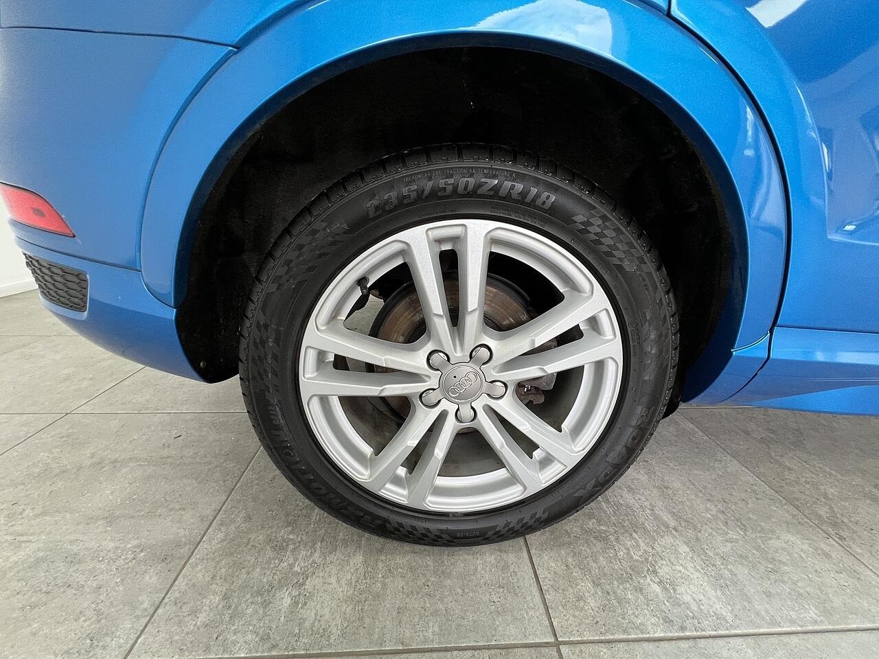 Audi Q3 view 19