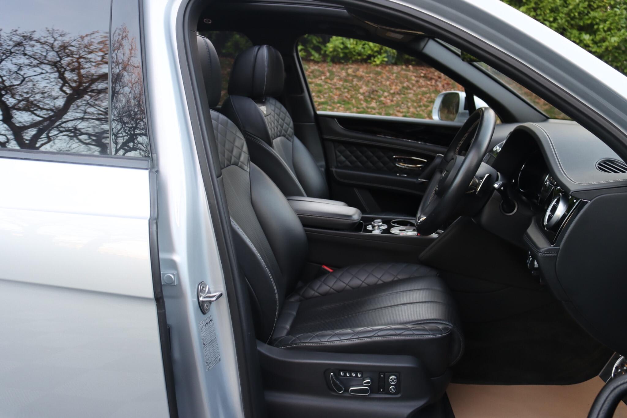 Bentley Bentayga view 7