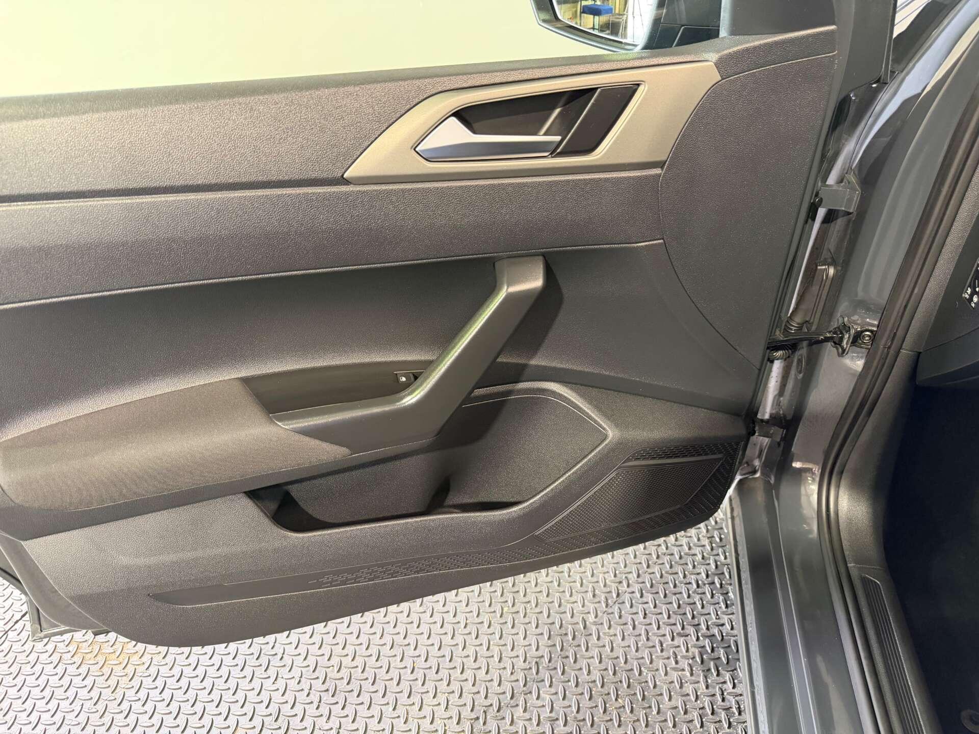 Volkswagen Polo view 49