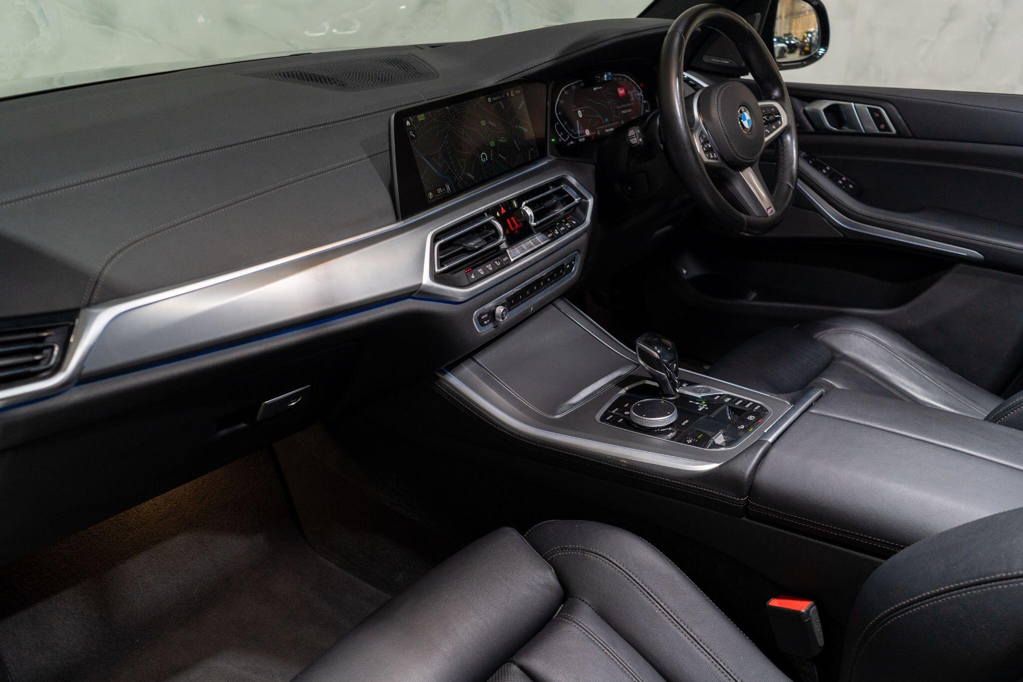 BMW X5 view 14