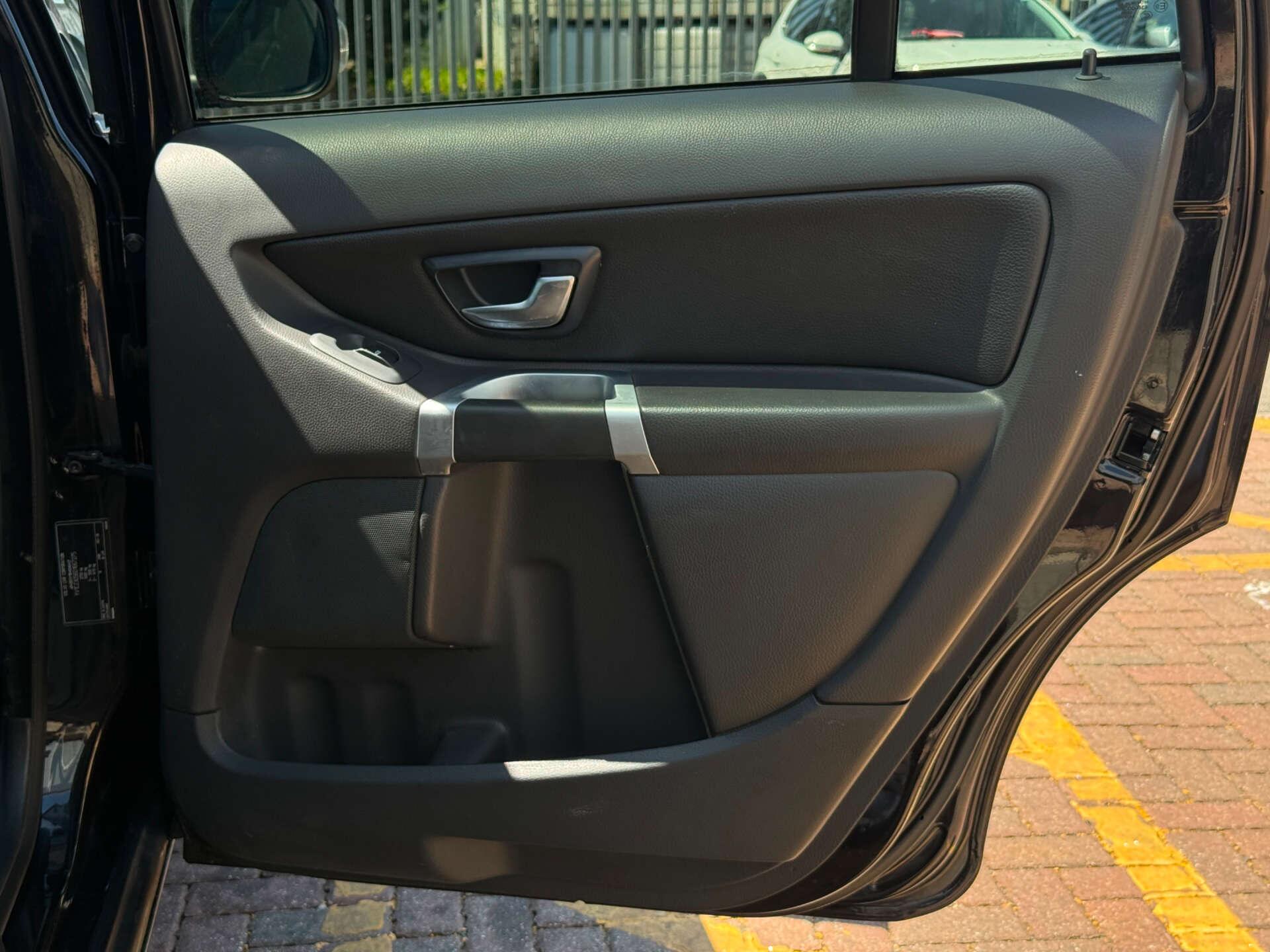 Volvo XC90 view 28
